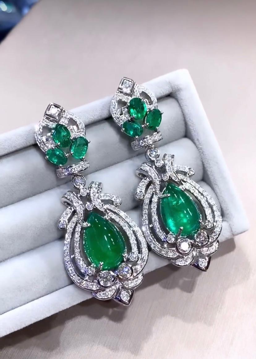 AIG Certified 18.00 Carat Zambian Emeralds  4.50 Ct Diamonds 18k Gold Earrings  In New Condition For Sale In Massafra, IT