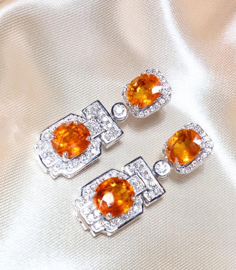 De las mujeres AIG Certificado 18,00 Quilates Zafiros 1,90 Quilates Diamantes Pendientes Oro 18K en venta