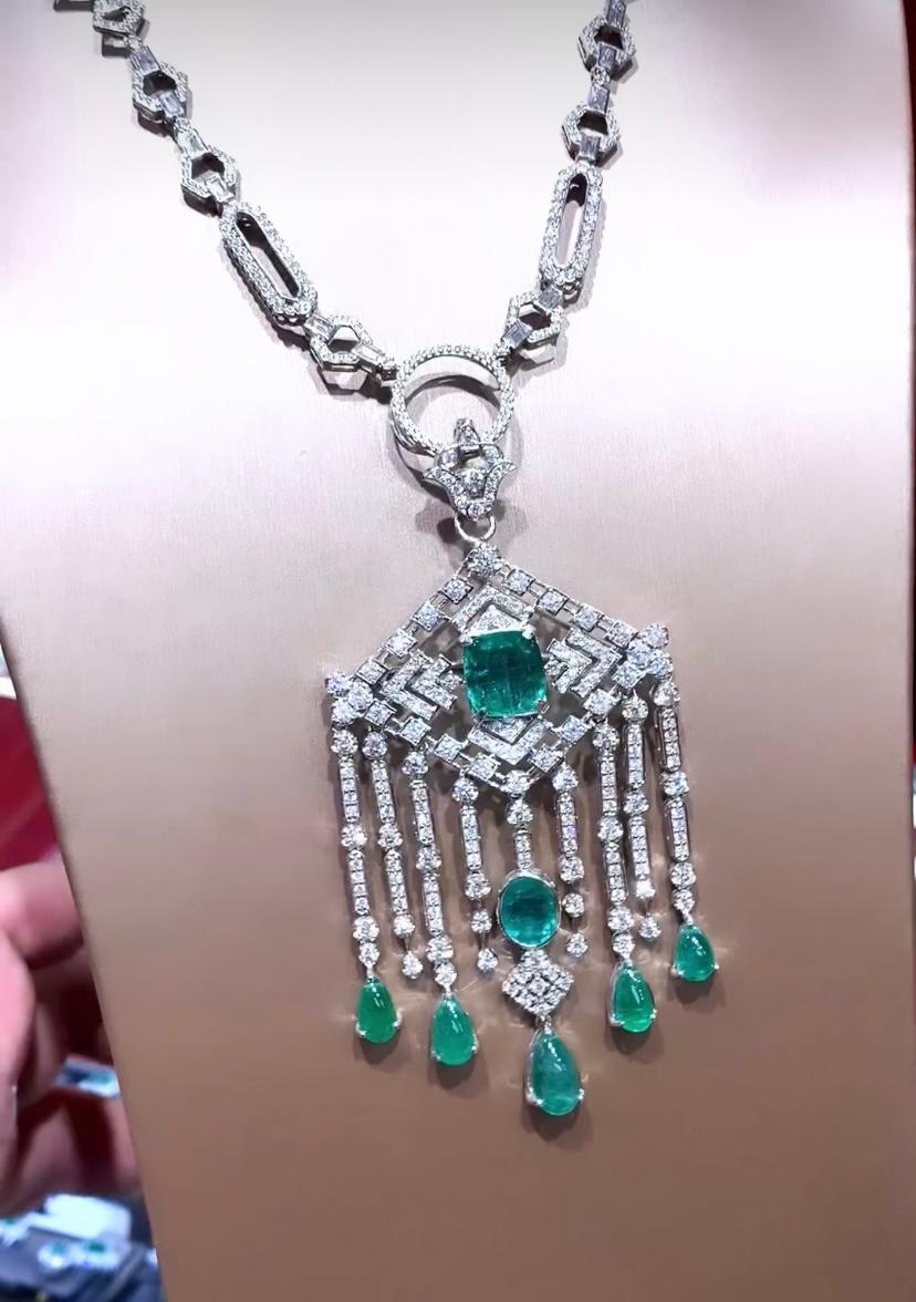 AIG zertifiziert 18,00 Karat Diamanten 9,00 Karat sambische Smaragde 18K ART DECO Halskette (Art déco) im Angebot
