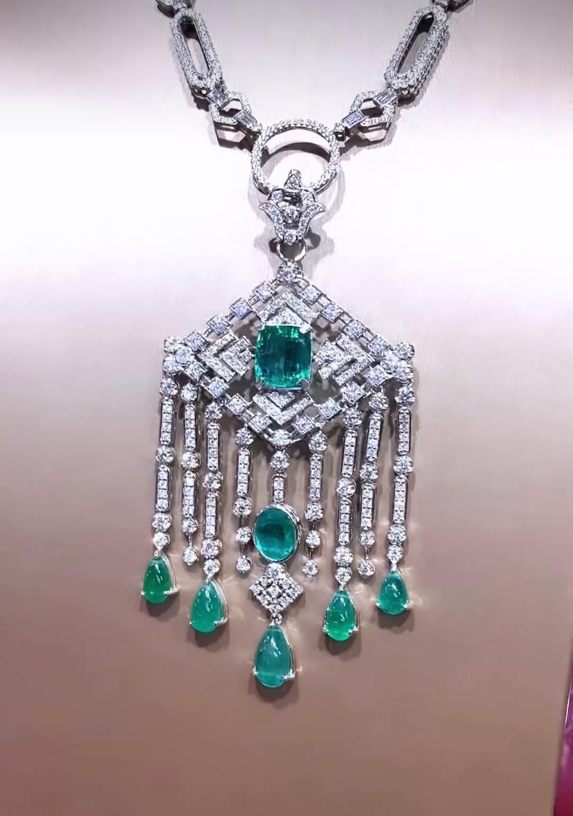 AIG zertifiziert 18,00 Karat Diamanten 9,00 Karat sambische Smaragde 18K ART DECO Halskette (Gemischter Schliff) im Angebot