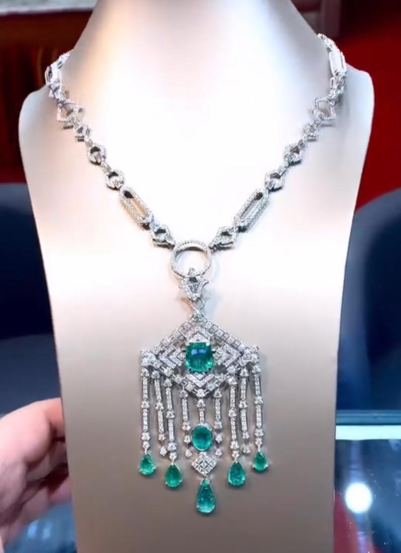 AIG zertifiziert 18,00 Karat Diamanten 9,00 Karat sambische Smaragde 18K ART DECO Halskette im Zustand „Neu“ im Angebot in Massafra, IT