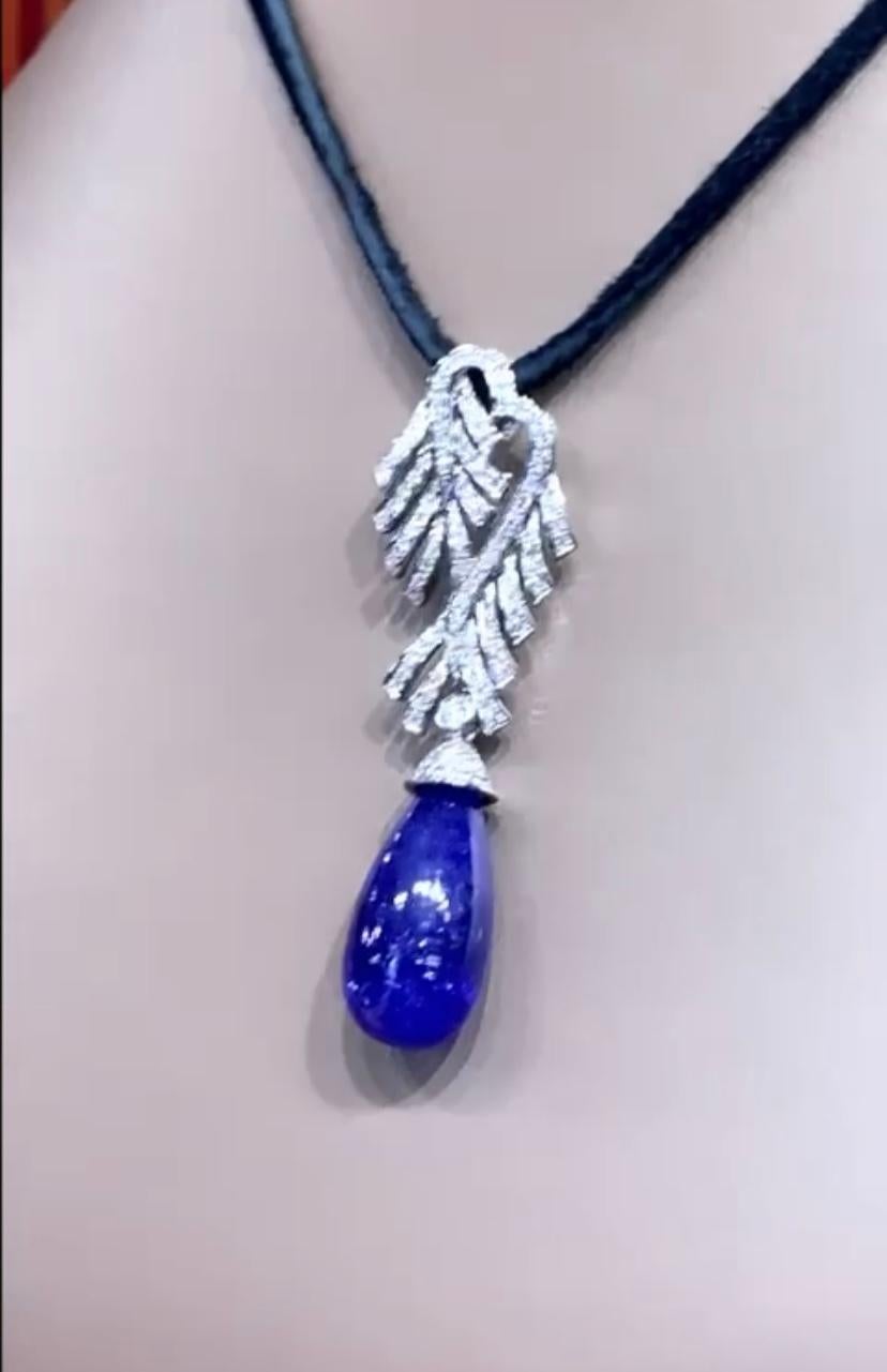 AIG certified 18.20 Ct Tanzanite Diamonds 0.90 Ct 18K Gold Pendant  In New Condition For Sale In Massafra, IT