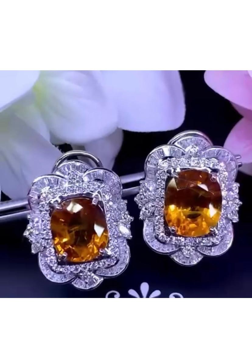 An exclusive earrings in Art Deco design, so stunning and sophisticated, a very piece of art.
Earrings come in 18k gold with 2 pieces of natural Orange Sapphires, extra fine quality and grade, amazing color, of 18,50 carats, and natural diamonds in