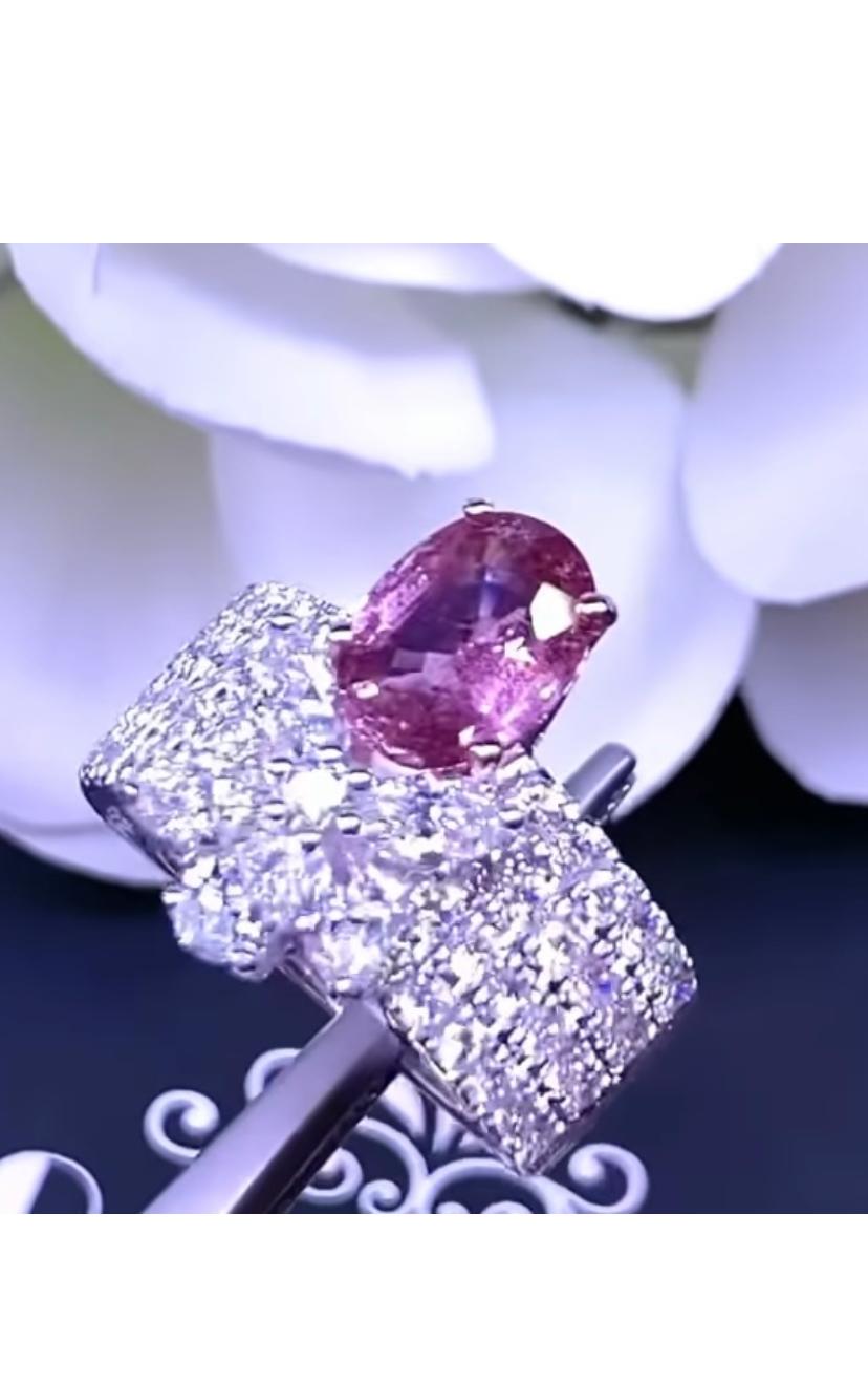 AIG Certified 1.86 Ct Unheated Padparadscha Sapphire Diamonds 18K Gold Ring  For Sale 1