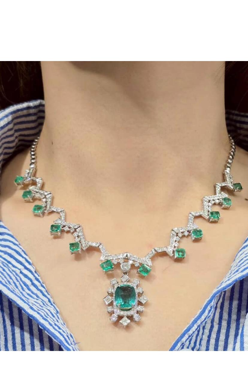 Smeraldi dello Zambia certificati AIG 18,60 carati 5,00 CT Diamanti Collana in oro 18K in vendita 2