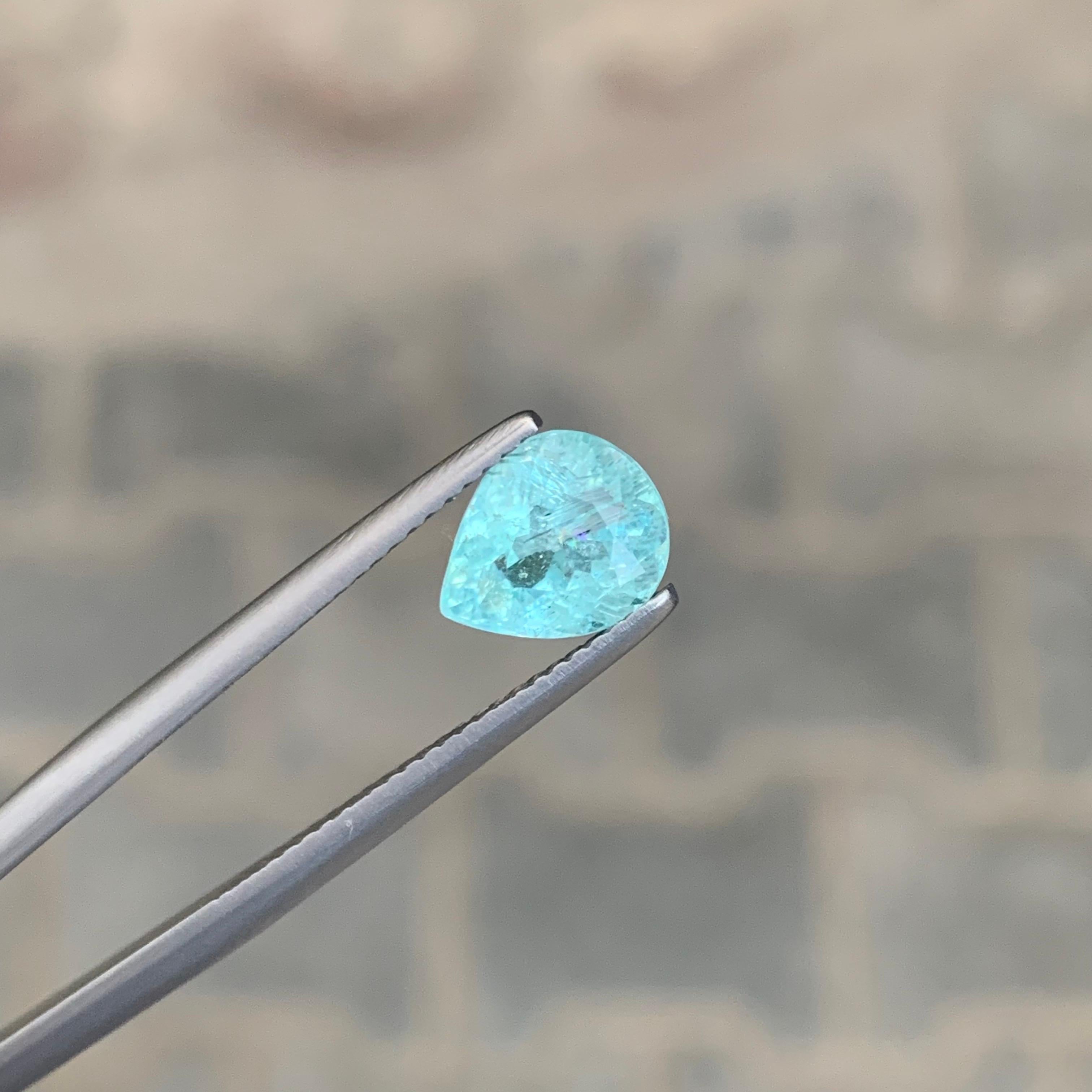Taglio a goccia Gemma naturale sciolta di tormalina Paraiba a forma di pera certificata AIG da 1,89 carati in vendita