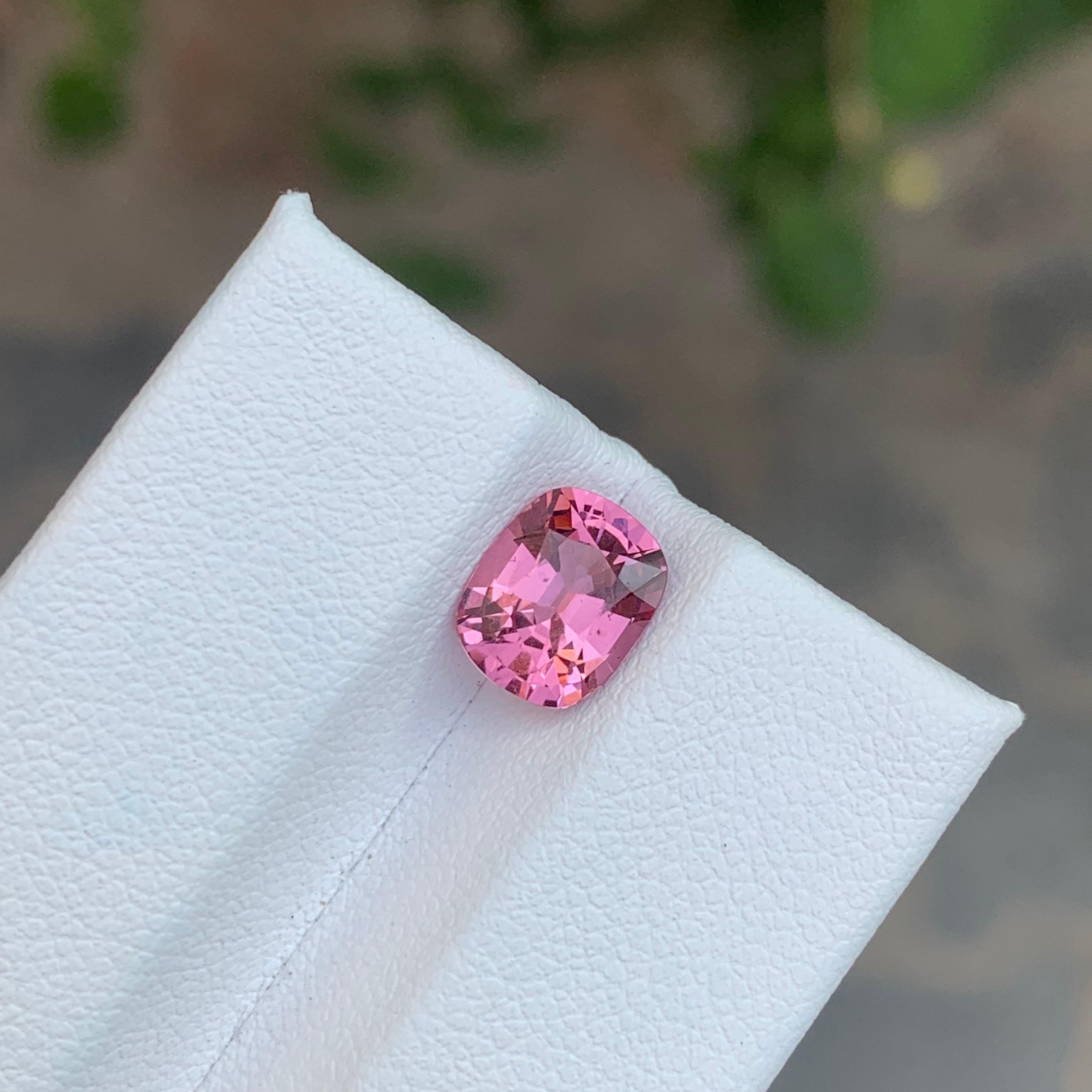 AIG Certified 1.91 Carat Natural Loose Pink Spinel Cushion Shape Gemstone In New Condition For Sale In Peshawar, PK