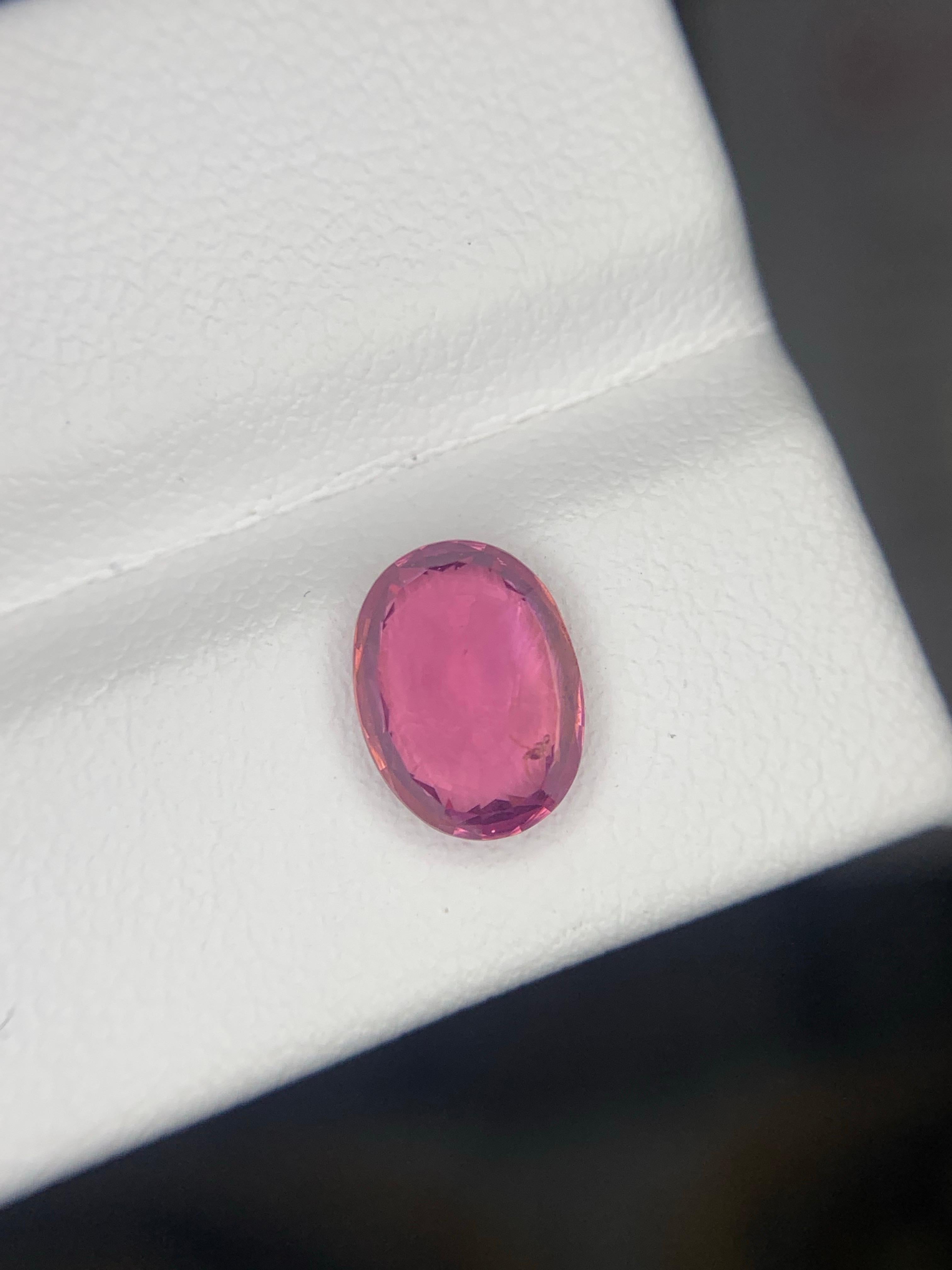 Gema natural suelta de espinela mahenge de forma ovalada certificada por AIG de 1.93 quilates en venta 7