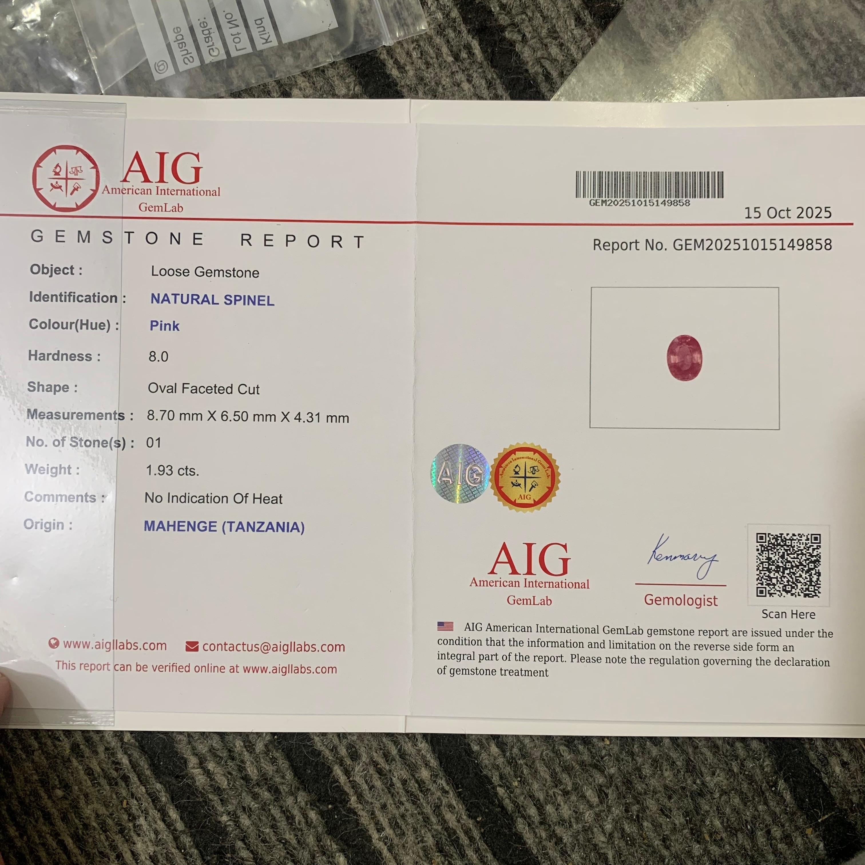 Gema natural suelta de espinela mahenge de forma ovalada certificada por AIG de 1.93 quilates en venta 9