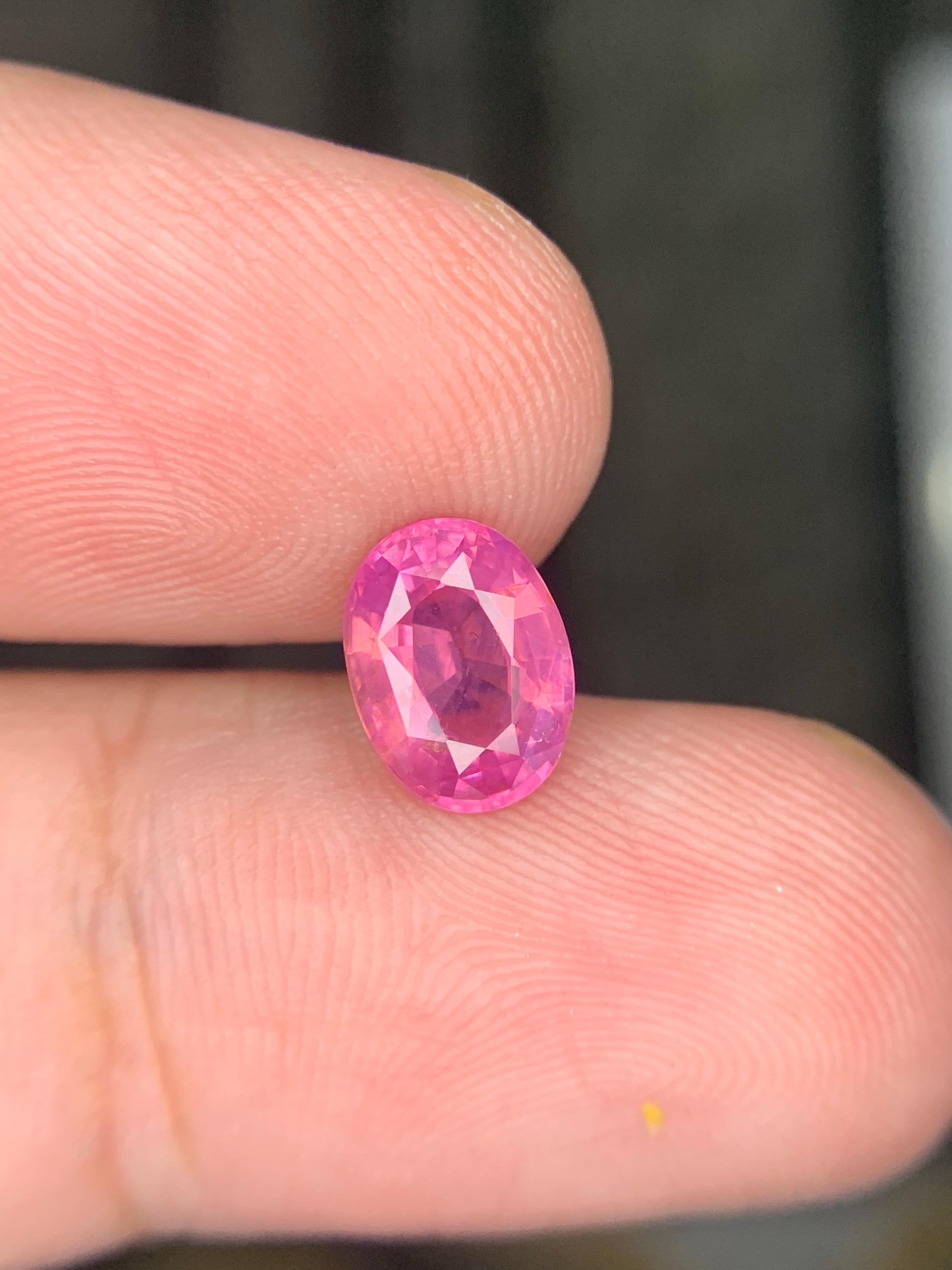 Gema natural suelta de espinela mahenge de forma ovalada certificada por AIG de 1.93 quilates en venta 11