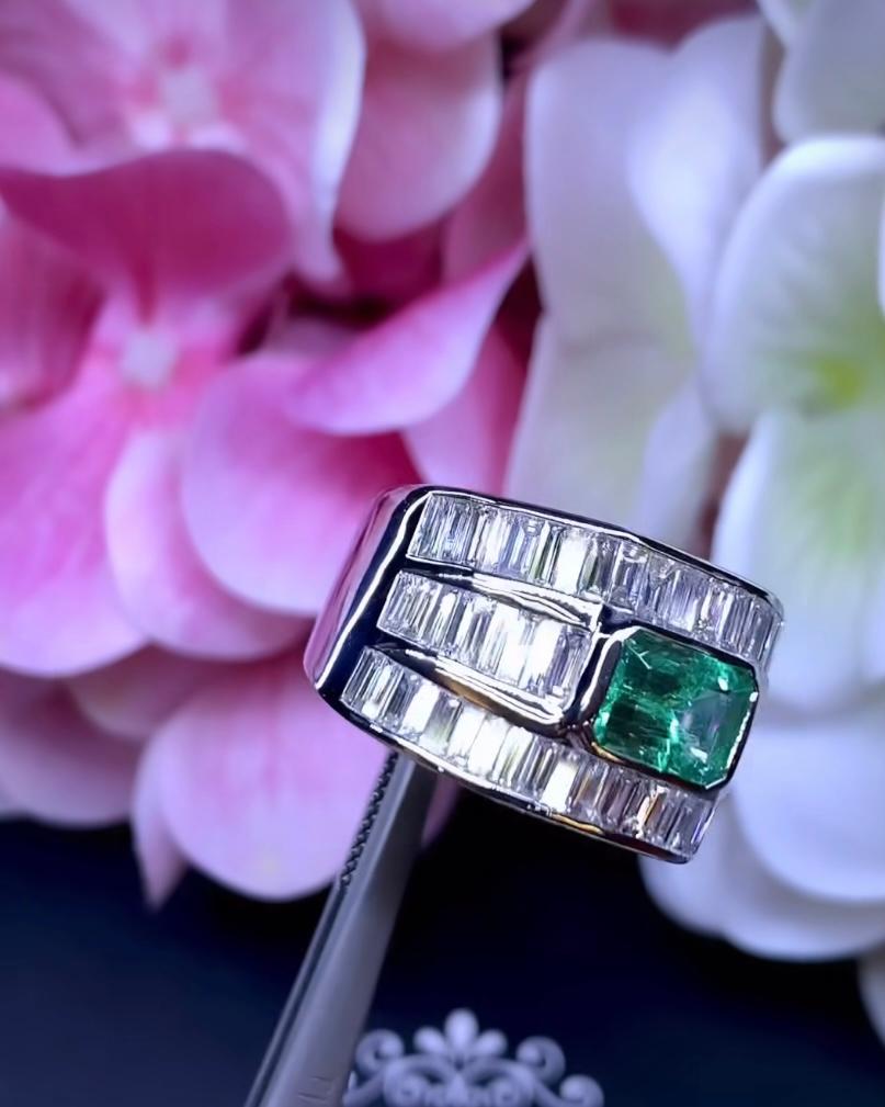 Mixed Cut AIG Certified 1.98 Carat Colombian  Emerald  2.45 Ct Diamonds 18K Gold Ring  For Sale