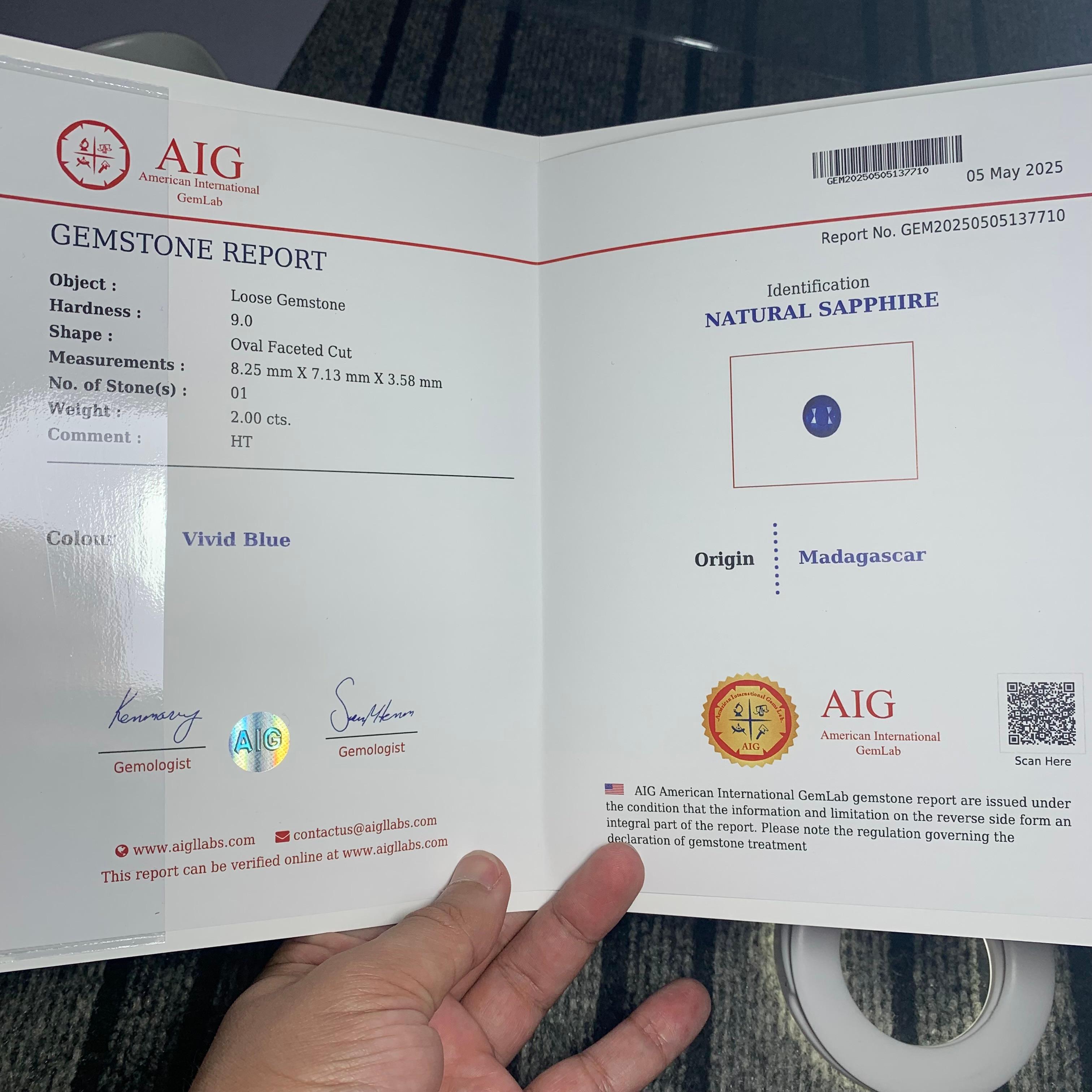 AIG Certified 2.00 Carat Natural Loose Vivid Blue Sapphire From Madagascar For Sale 6