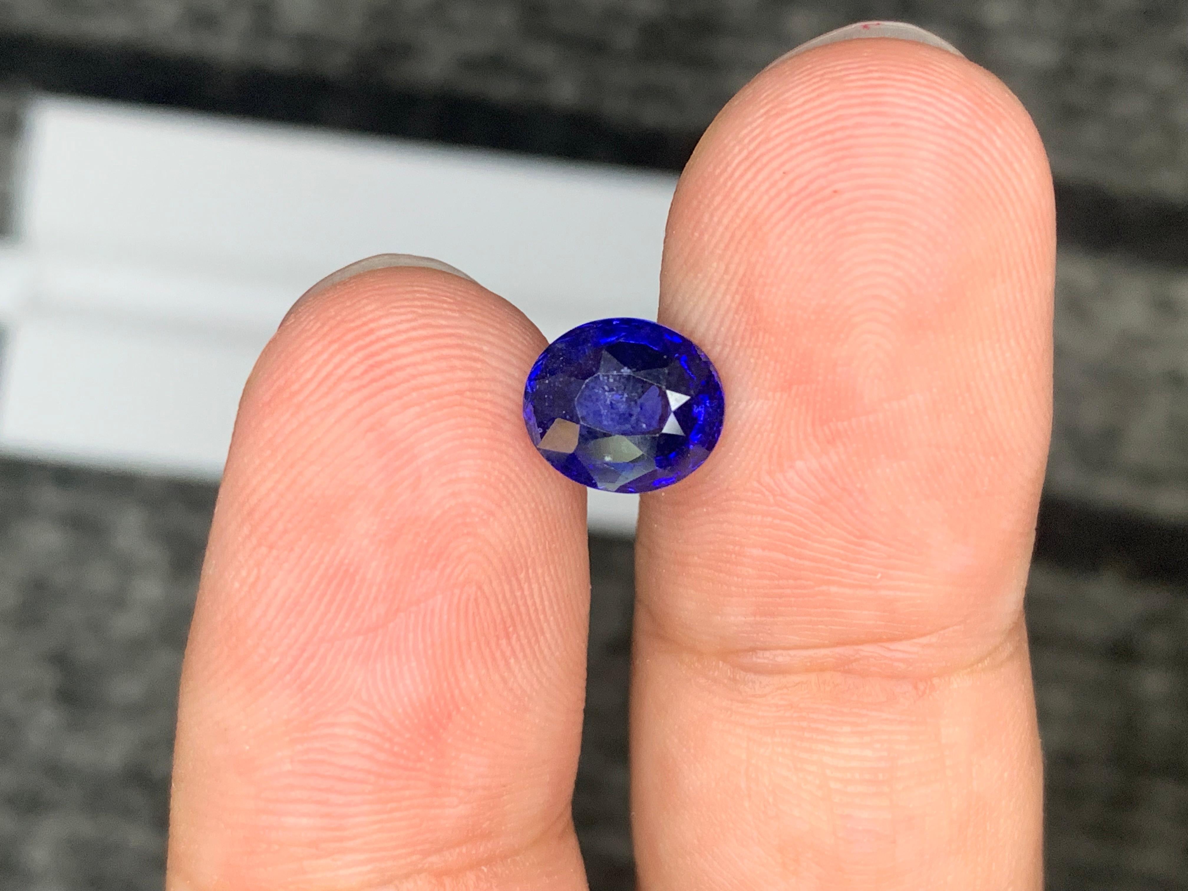 AIG Certified 2.00 Carat Natural Loose Vivid Blue Sapphire From Madagascar In New Condition For Sale In Peshawar, PK