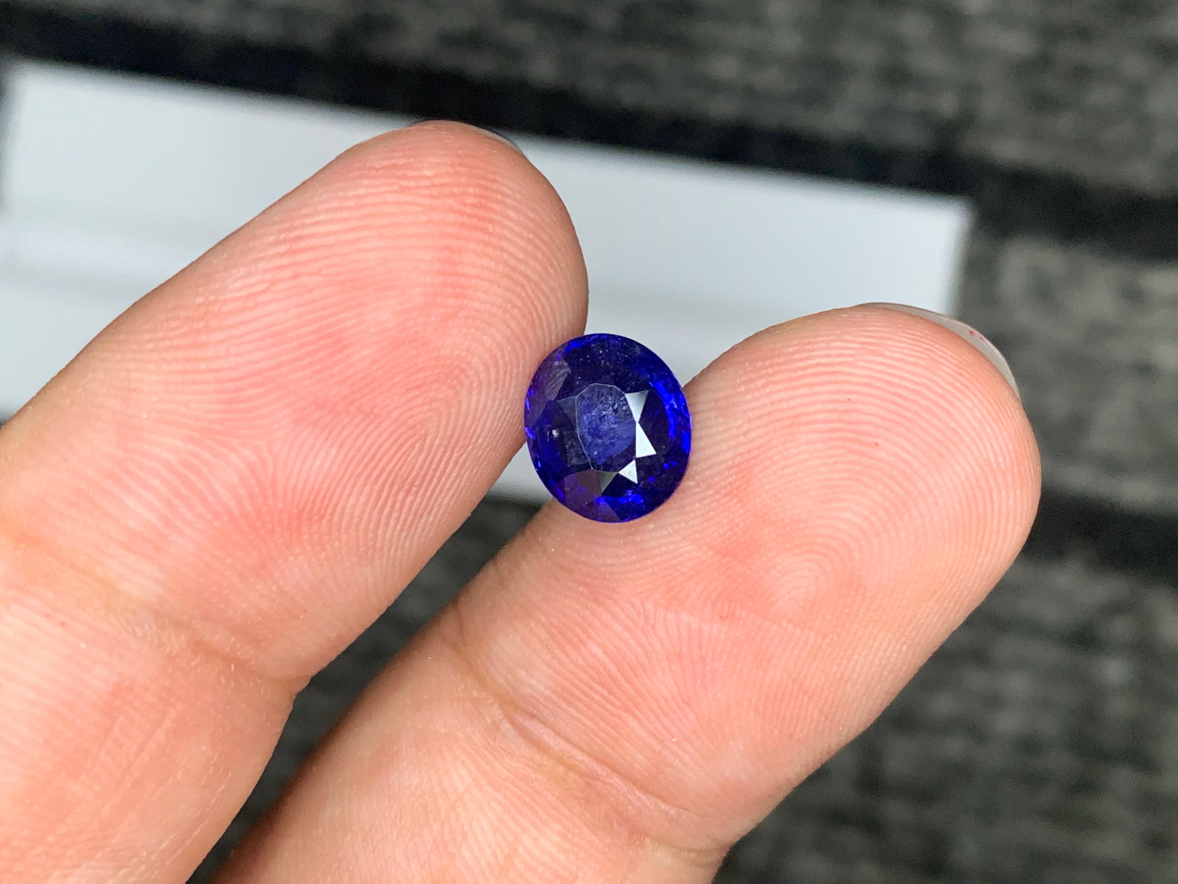 Women's or Men's AIG Certified 2.00 Carat Natural Loose Vivid Blue Sapphire From Madagascar For Sale