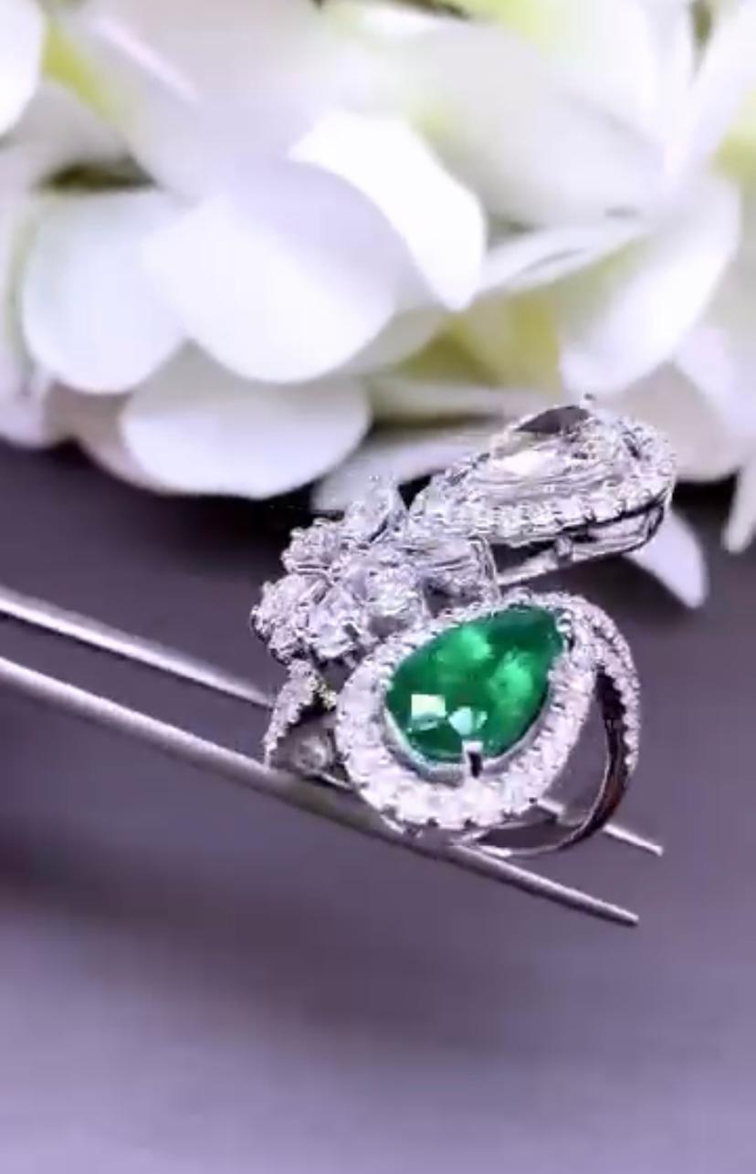 Esmeralda colombiana certificada AIG de 2,00 quilates  Anillo de oro de 18 quilates con diamantes de 3,00 quilates en Nuevo estado para la venta en Massafra, IT