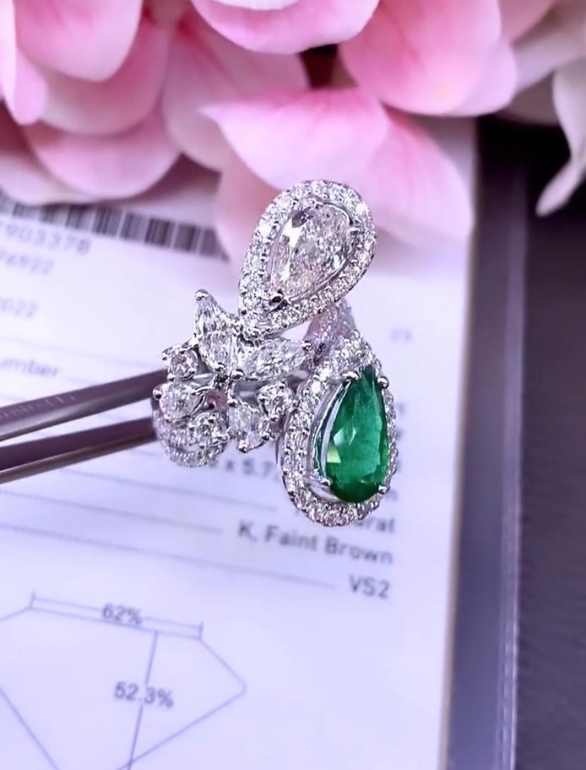 Esmeralda colombiana certificada AIG de 2,00 quilates  Anillo de oro de 18 quilates con diamantes de 3,00 quilates en venta 4