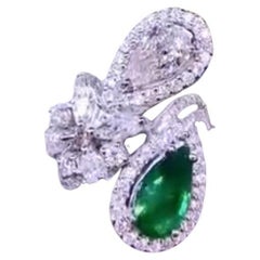 AIG Certified 2.00 Cts Colombian Emerald  3.00 Cts Diamonds 18K Gold Ring 