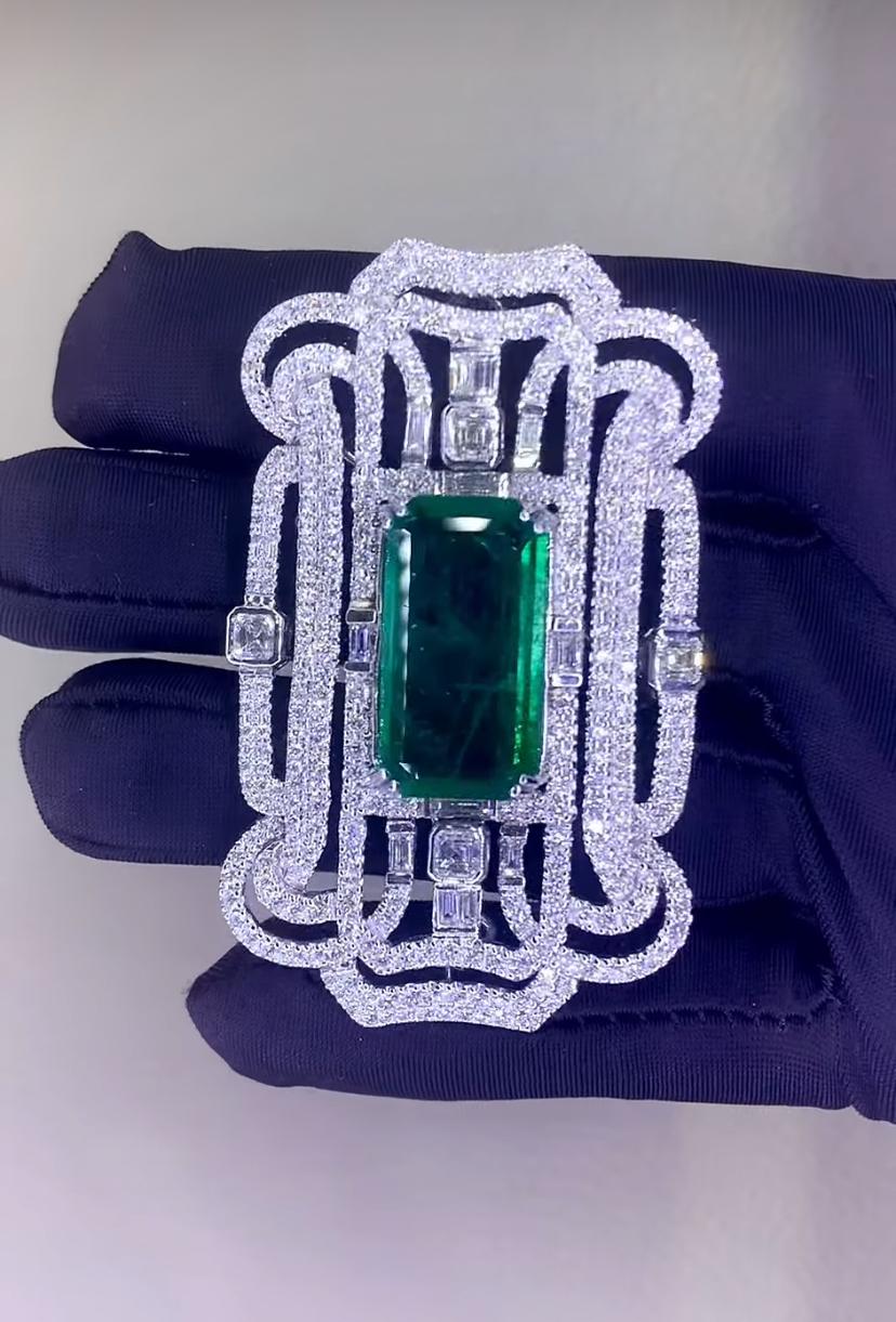 Esmeralda de Zambia de 18.00 quilates certificada por AIG  Pendientes de oro de 18 quilates con diamantes de 6,30 quilates en Nuevo estado para la venta en Massafra, IT