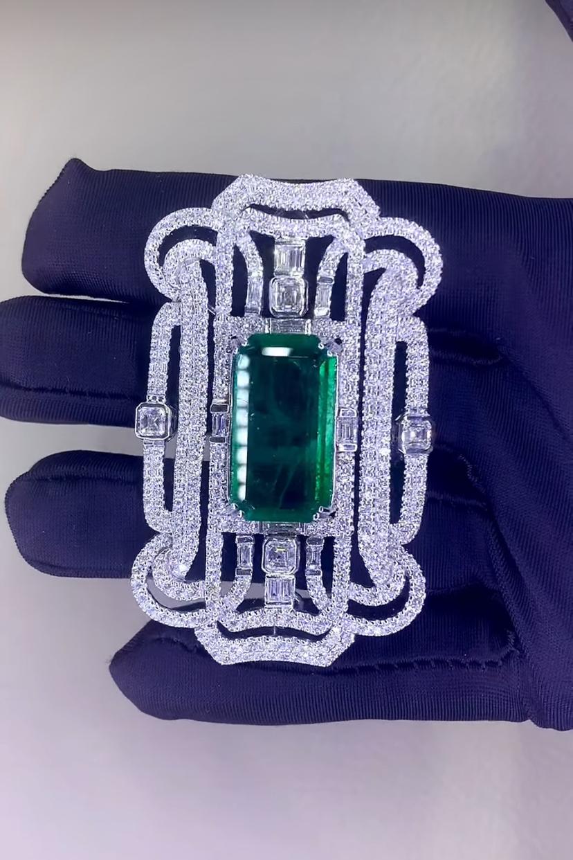 Femenino o masculino Esmeralda de Zambia de 18.00 quilates certificada por AIG  Pendientes de oro de 18 quilates con diamantes de 6,30 quilates en venta