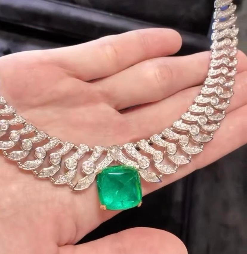 IGI Certified 20.00 Ct Zambian Emerald 15.00 Ct Diamonds 18K Gold Necklace In New Condition For Sale In Massafra, IT