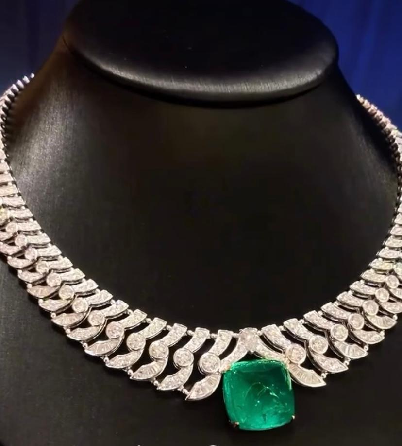 IGI Certified 20.00 Ct Zambian Emerald 15.00 Ct Diamonds 18K Gold Necklace For Sale 1