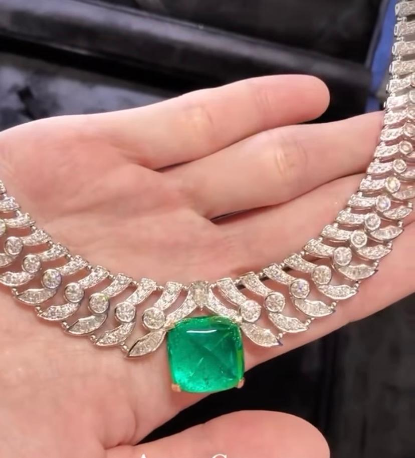 IGI Certified 20.00 Ct Zambian Emerald 15.00 Ct Diamonds 18K Gold Necklace For Sale 2