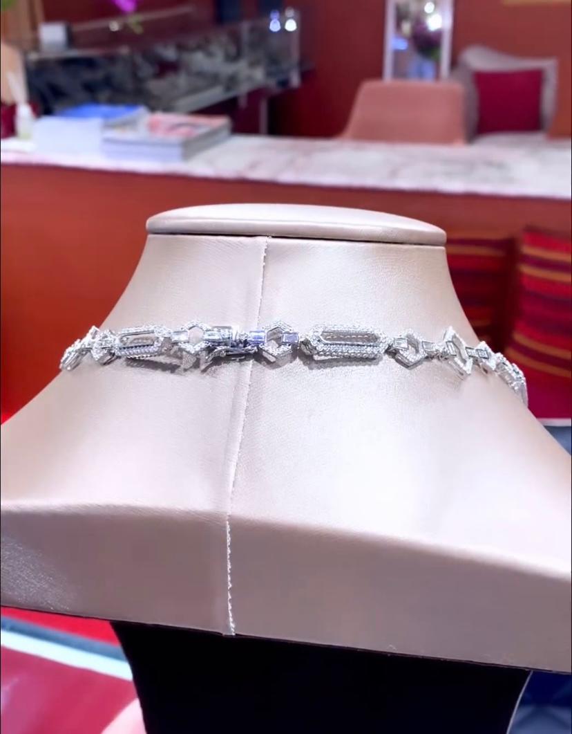 AIG-zertifizierter 20.00 Karat sambischer Smaragd  15,30 Karat Diamanten 18K Gold Halskette (Gemischter Schliff) im Angebot