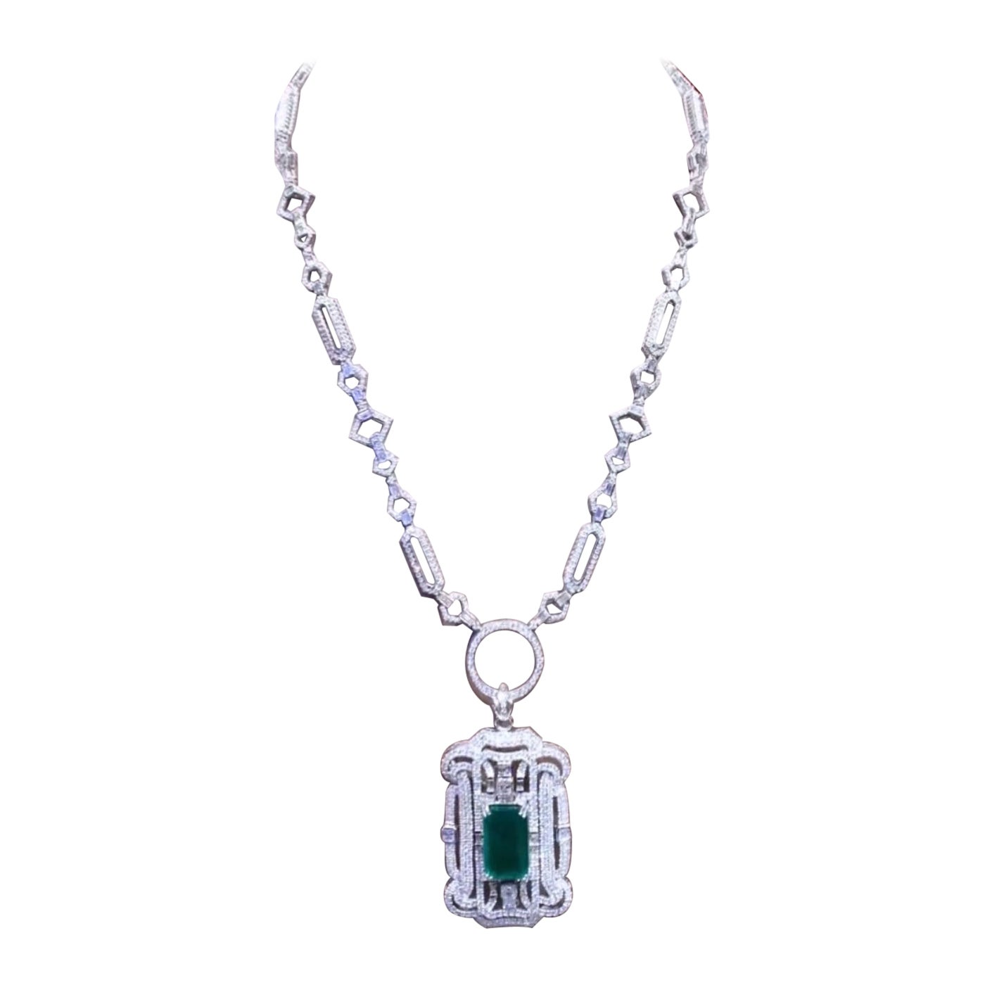 Émeraude de Zambie certifiée AIG 20.00 ct  Collier en or 18 carats avec diamants 15,30 carats