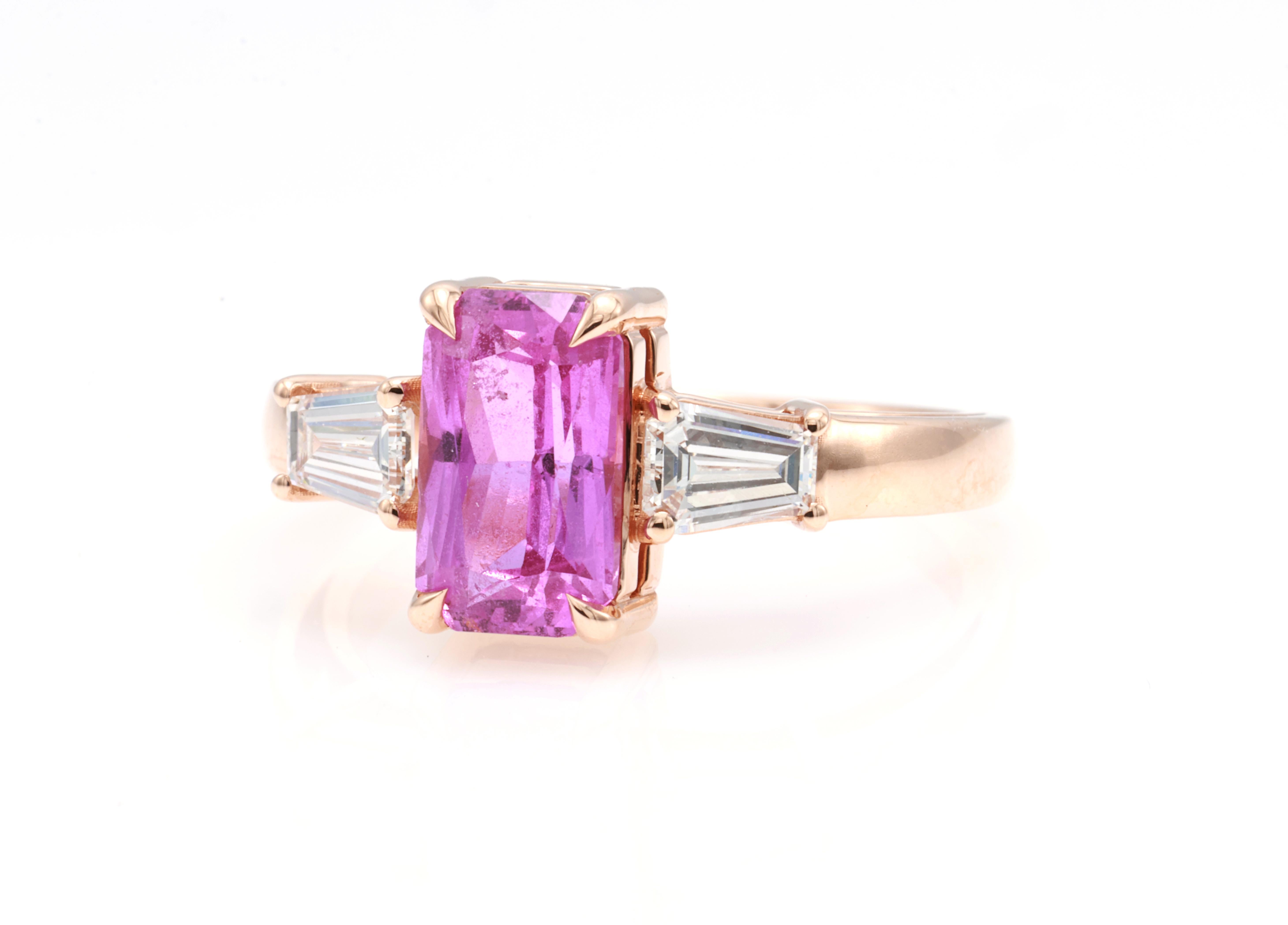 Anello di diamanti con zaffiro rosa naturale certificato AIG da 2,02 carati In condizioni Nuovo in vendita a บาง�รัก, TH