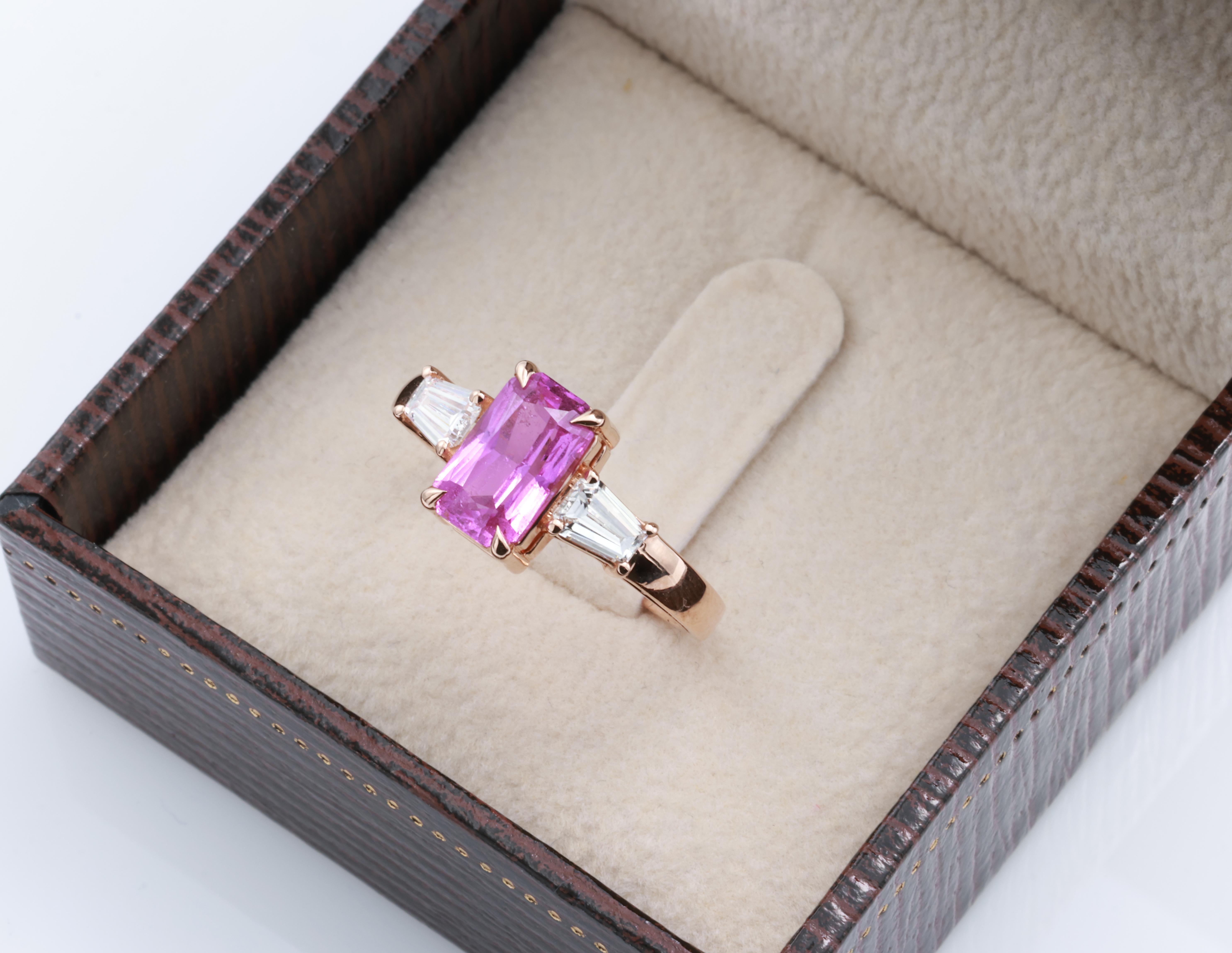 Anello di diamanti con zaffiro rosa naturale certificato AIG da 2,02 carati in vendita 1