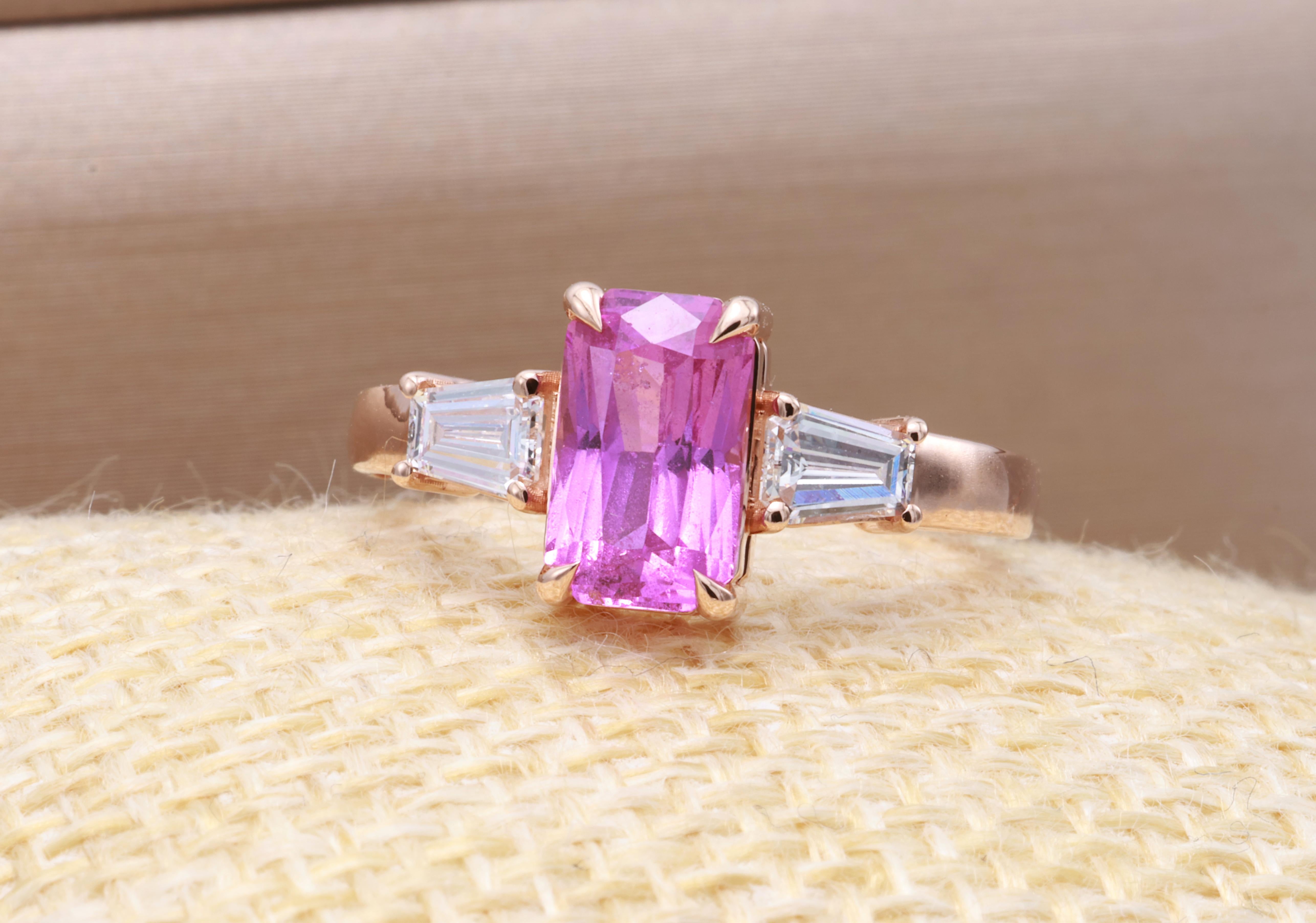 Anello di diamanti con zaffiro rosa naturale certificato AIG da 2,02 carati in vendita 2