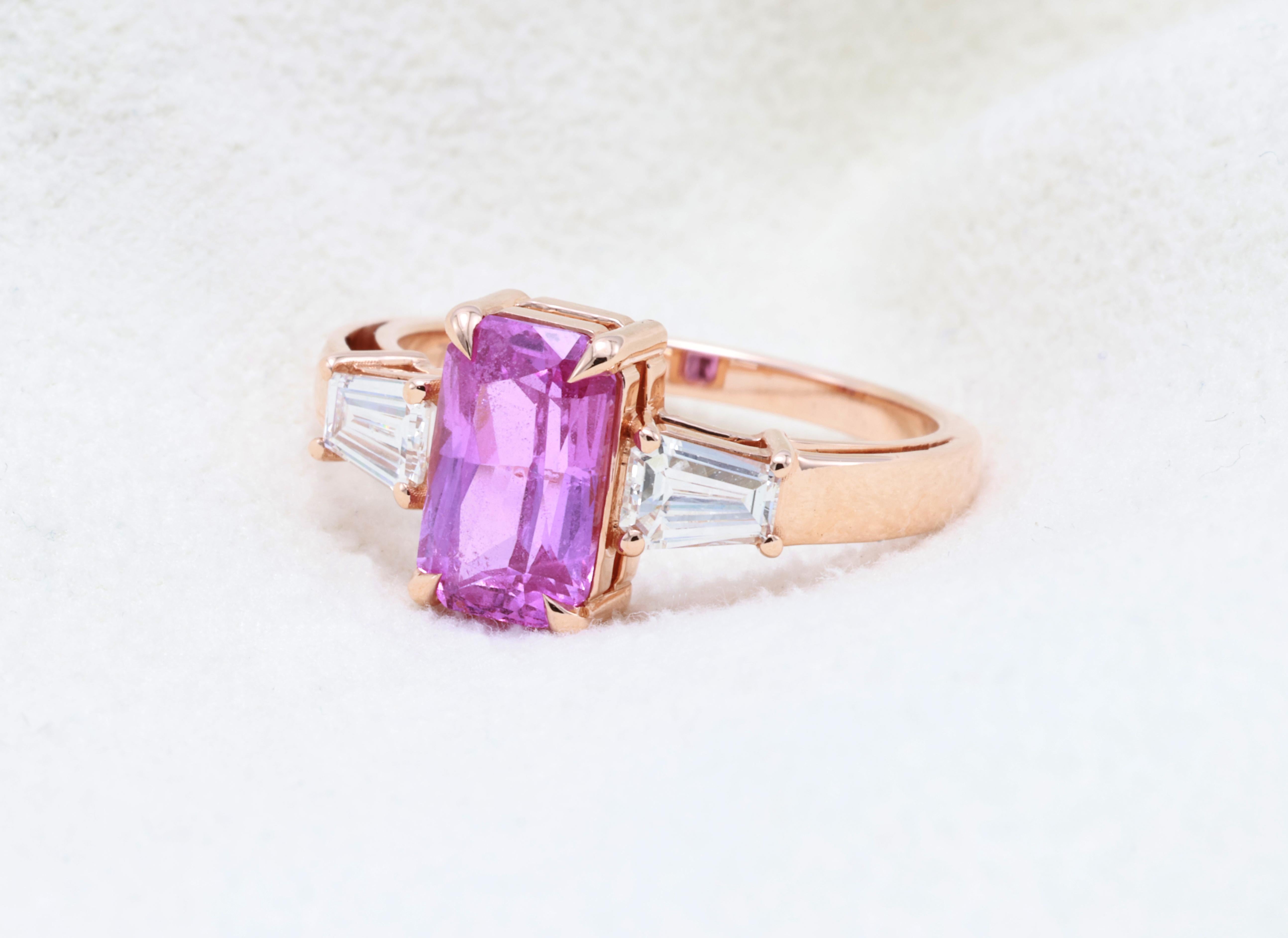 Anello di diamanti con zaffiro rosa naturale certificato AIG da 2,02 carati in vendita 3