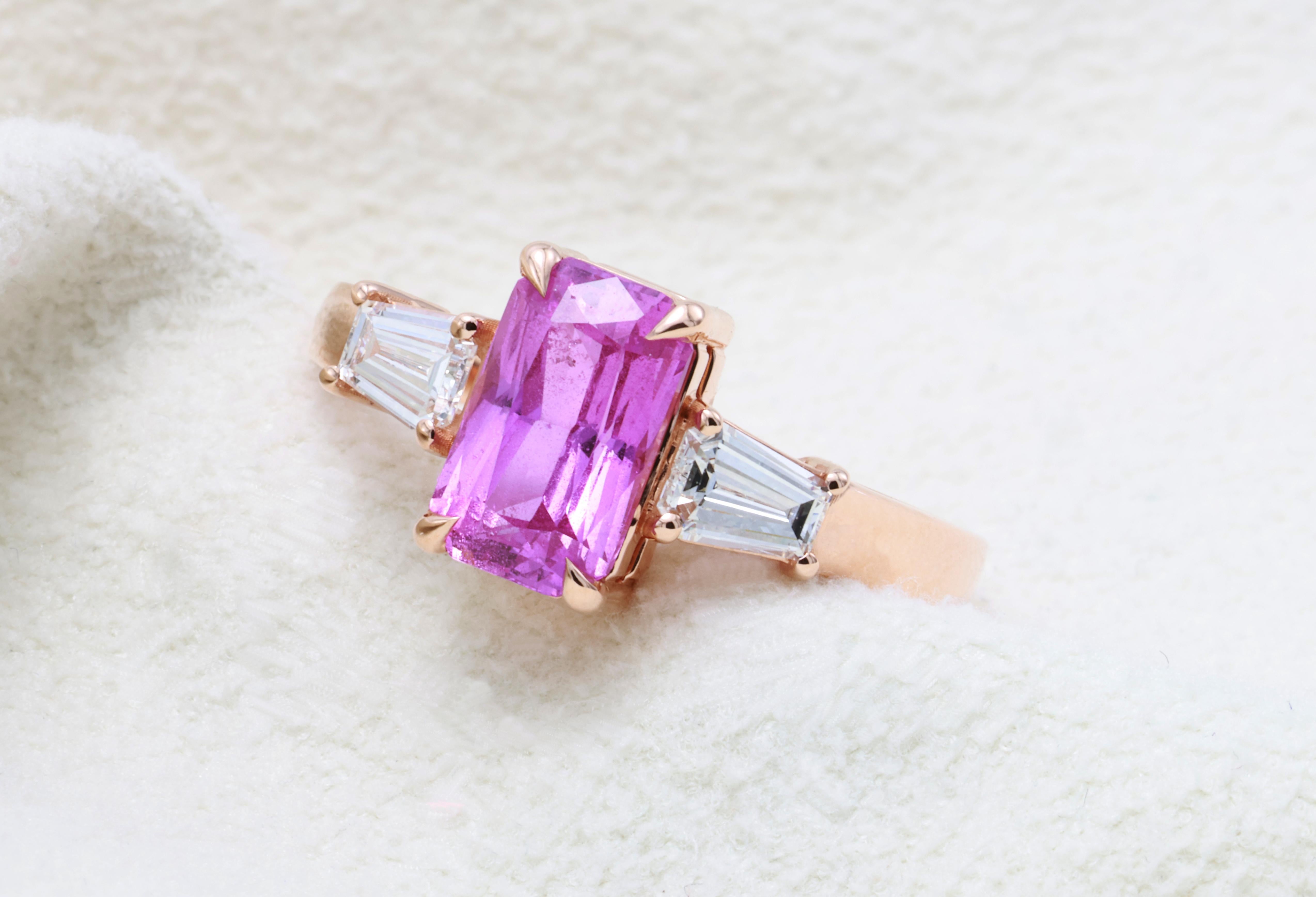 Anello di diamanti con zaffiro rosa naturale certificato AIG da 2,02 carati in vendita 4