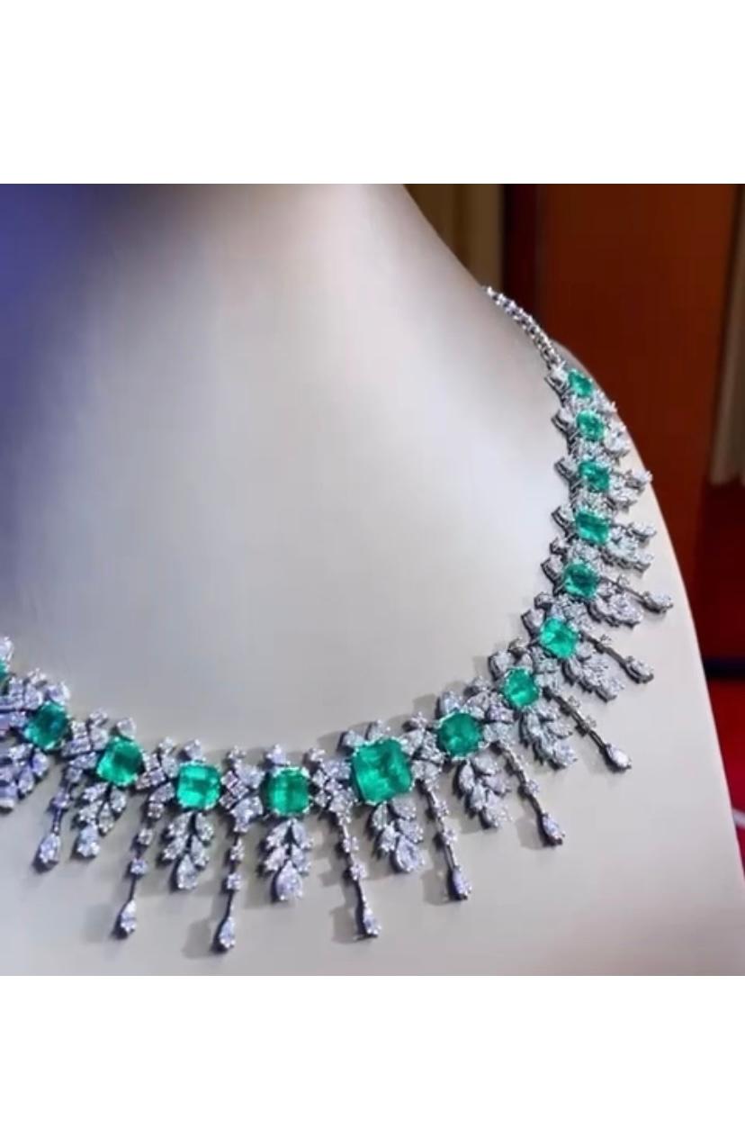 AIG-zertifizierte 20,32 Karat kolumbianische Smaragde Diamanten 17,79 Karat 18k Gold Halskette  im Zustand „Neu“ im Angebot in Massafra, IT