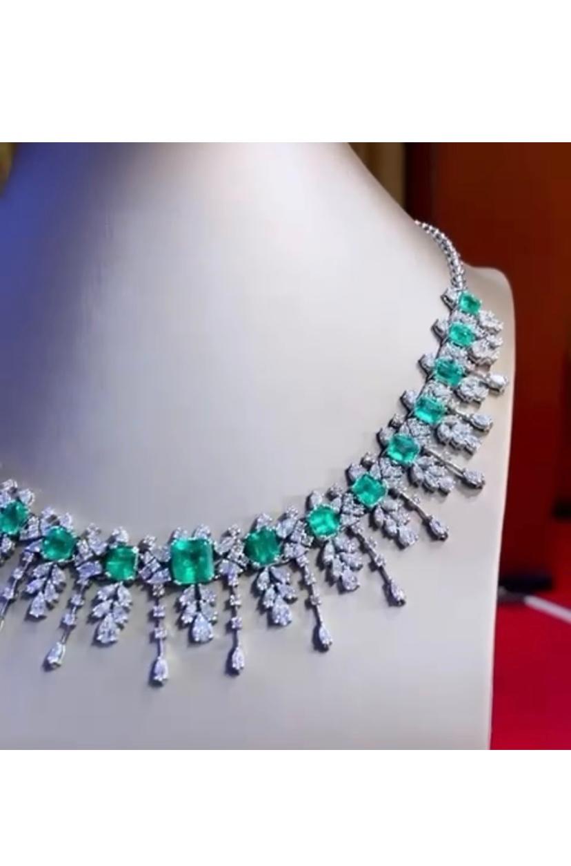 AIG certified 20.32 Ct Colombian Emeralds Diamonds 17.79 Ct 18k Gold Necklace  In New Condition For Sale In Massafra, IT