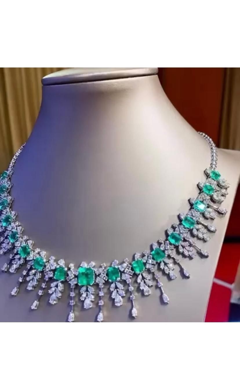AIG-zertifizierte 20,32 Karat kolumbianische Smaragde Diamanten 17,79 Karat 18k Gold Halskette  im Angebot 1