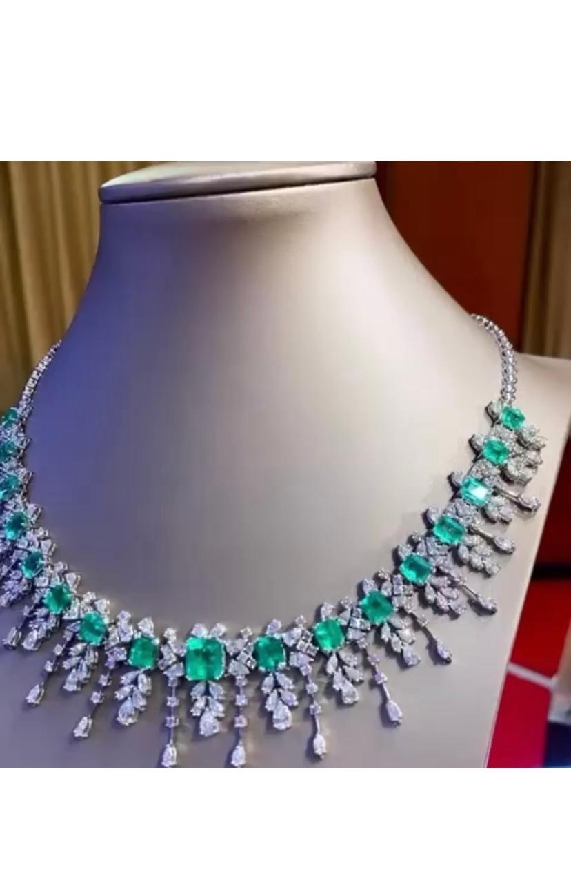 Collier en or 18 carats avec émeraudes de Colombie certifiées 20,32 carats et diamants 17,79 carats, AIG en vente 1