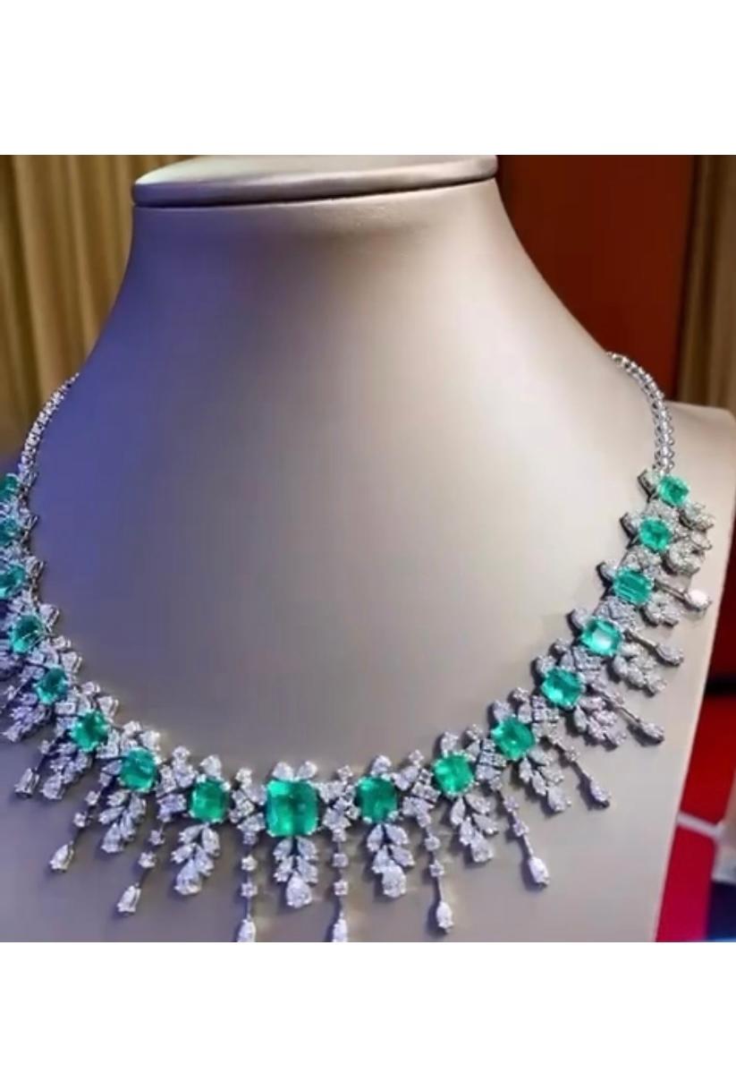 Collier en or 18 carats avec émeraudes de Colombie certifiées 20,32 carats et diamants 17,79 carats, AIG en vente 3