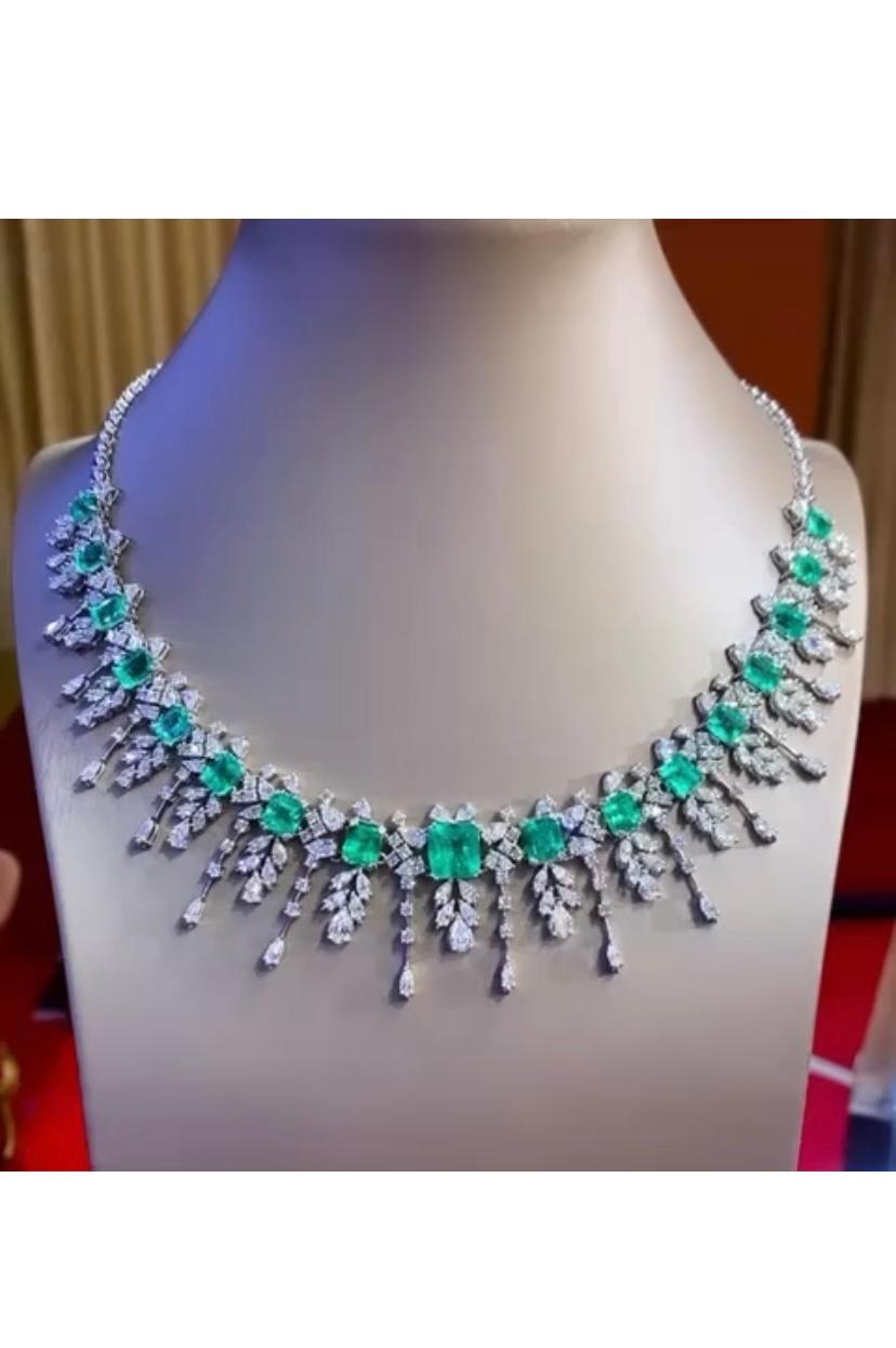AIG certified 20.32 Ct Colombian Emeralds Diamonds 17.79 Ct 18k Gold Necklace  For Sale 3