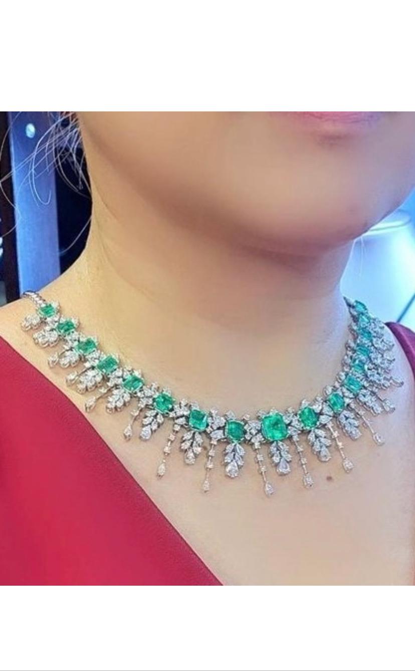 AIG certified 20.32 Ct Colombian Emeralds Diamonds 17.79 Ct 18k Gold Necklace  For Sale 4