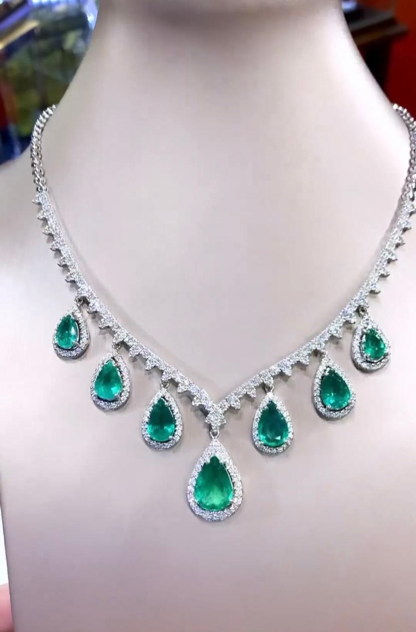 Women's AIG Certified 20.54 Zambian Emeralds  6.24 Ct Diamonds 18K Gold Necklace  For Sale