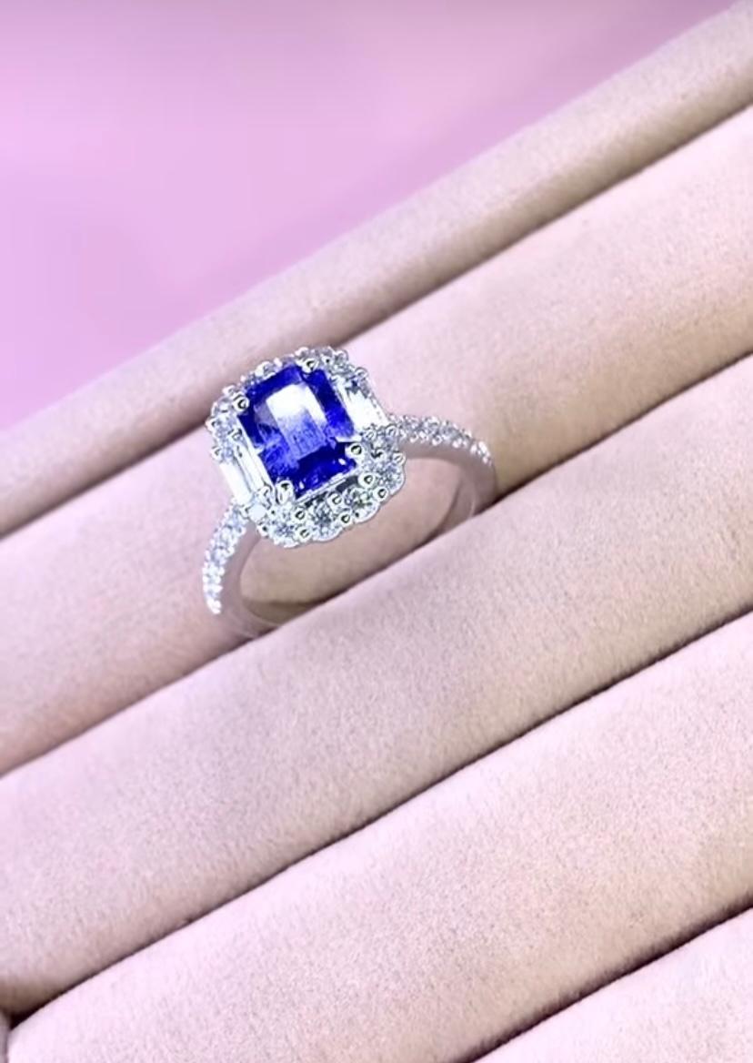 Taglio misto Anello in oro 18k con zaffiro di Ceylon certificato AIG da 2,06 carati in vendita