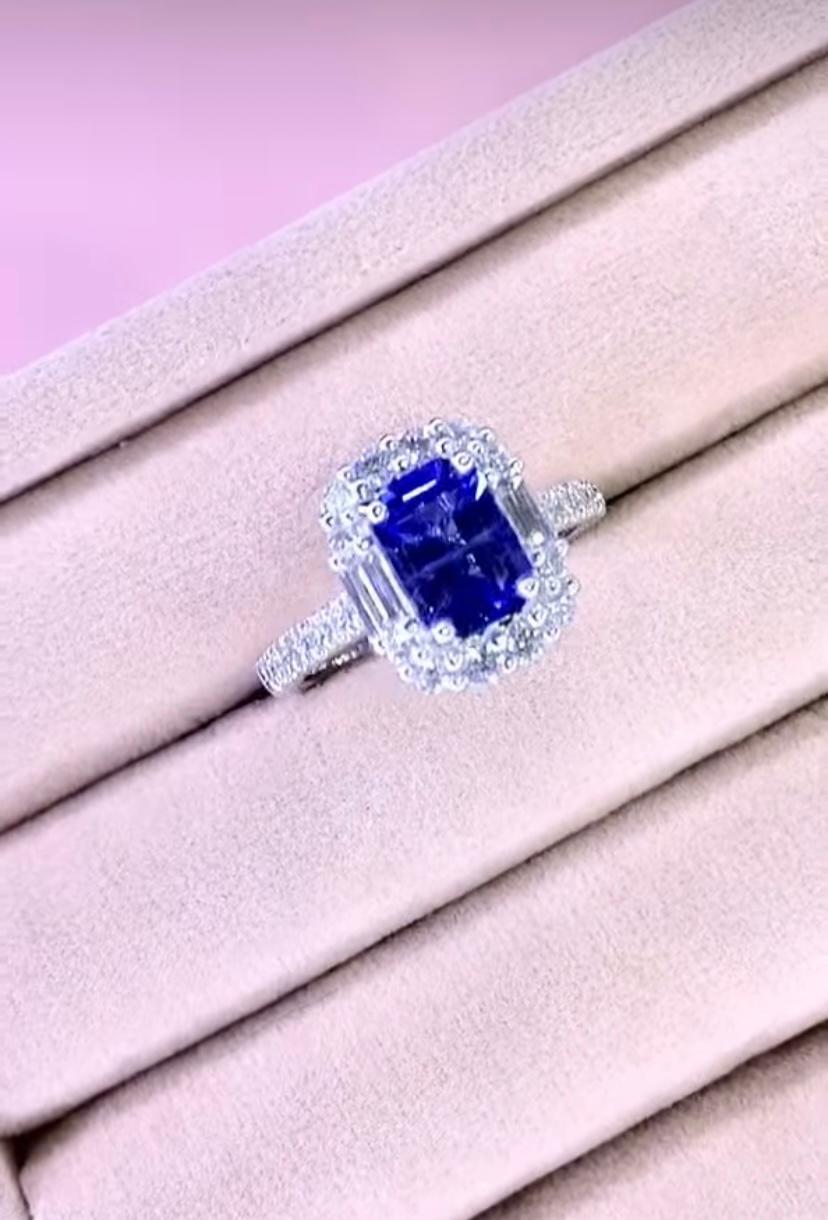 Donna Anello in oro 18k con zaffiro di Ceylon certificato AIG da 2,06 carati in vendita