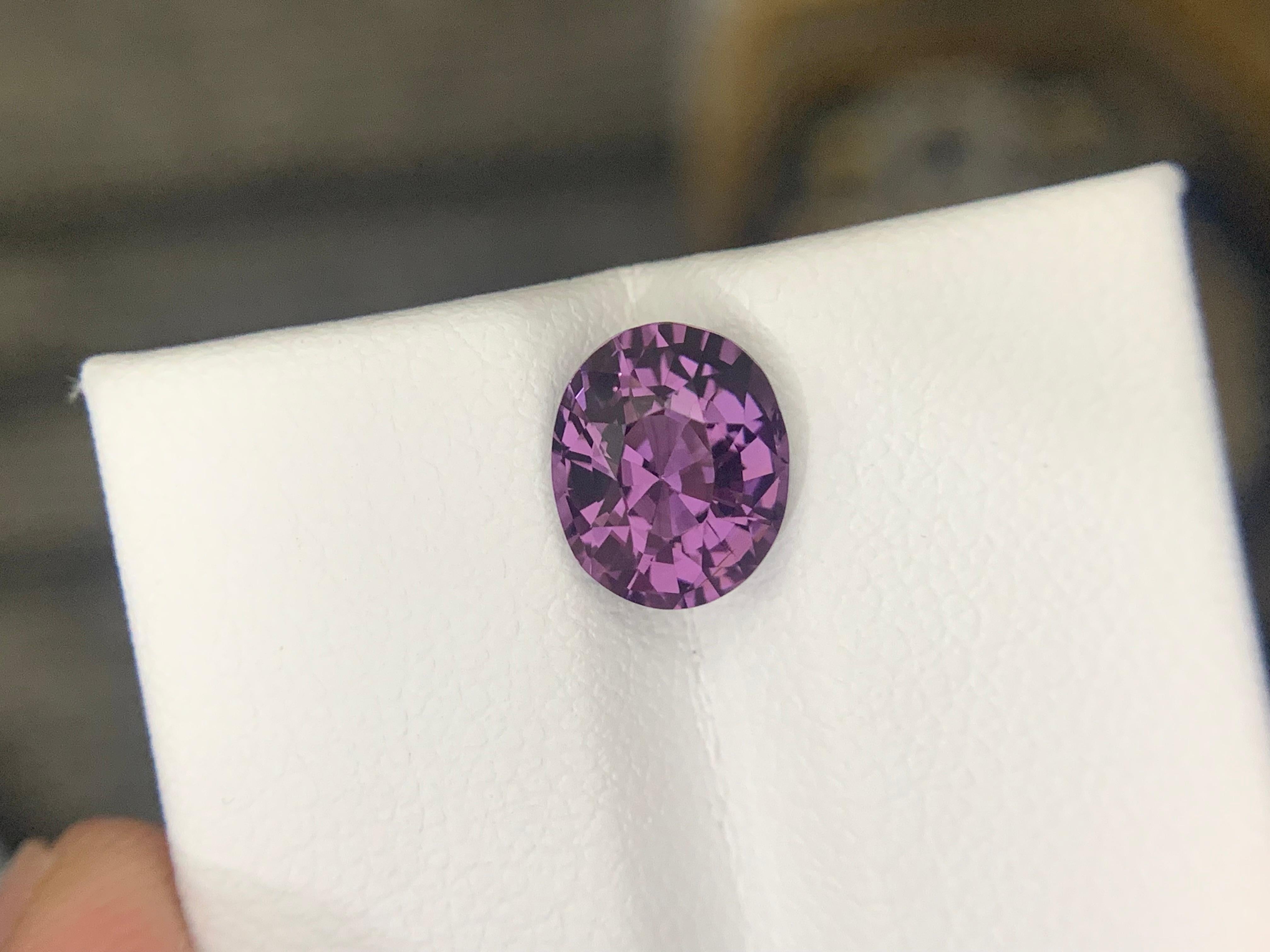 Gemma di taglio ovale di spinello viola sciolto naturale certificata AIG da 2,07 carati in vendita 6