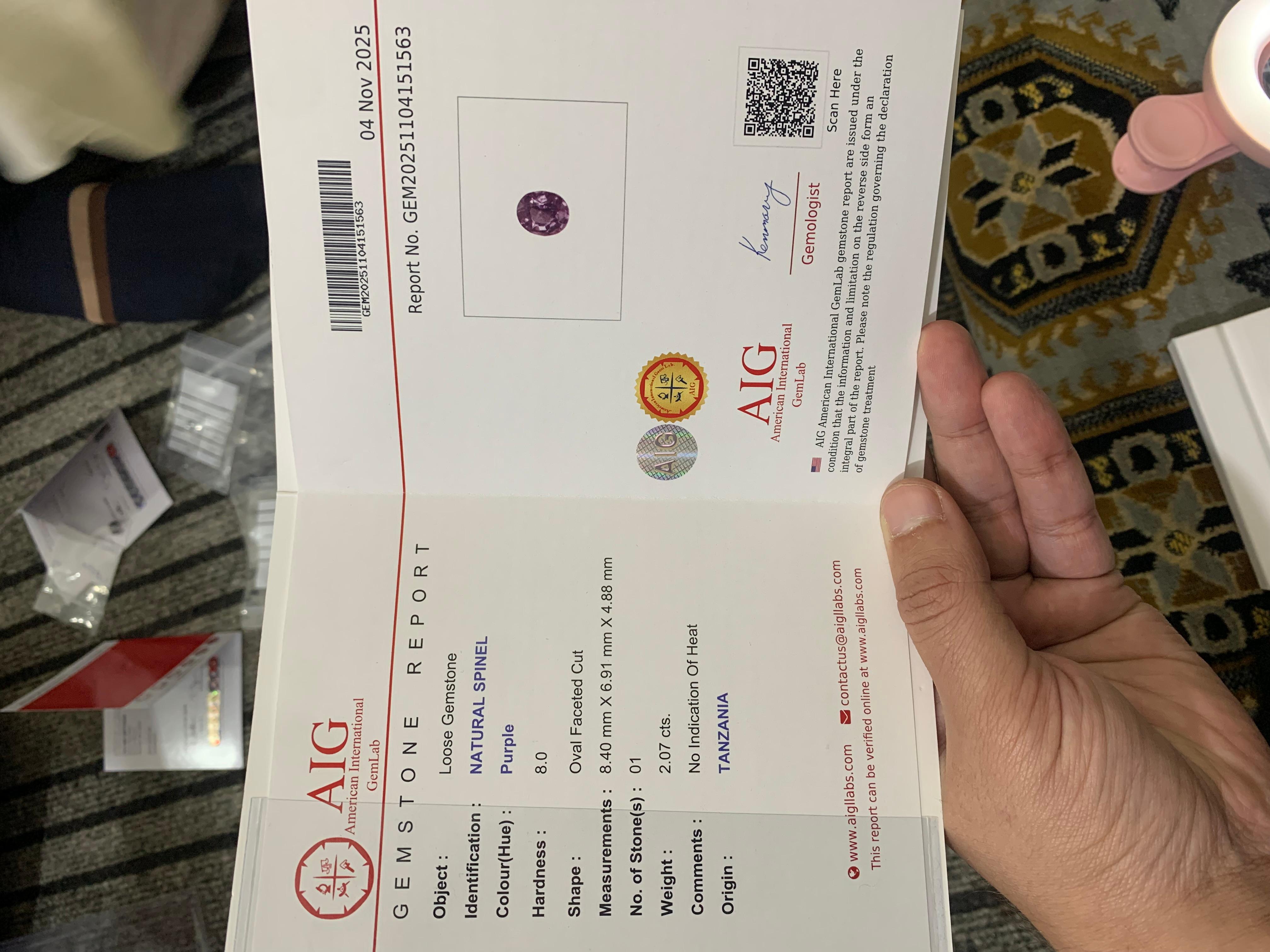 Gemma di taglio ovale di spinello viola sciolto naturale certificata AIG da 2,07 carati in vendita 7