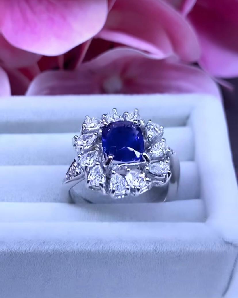 AIG zertifiziert 2,08 Karat Unerhitzter Ceylon Saphir Diamanten 0,89 Karat 18K Gold Ring  Damen im Angebot
