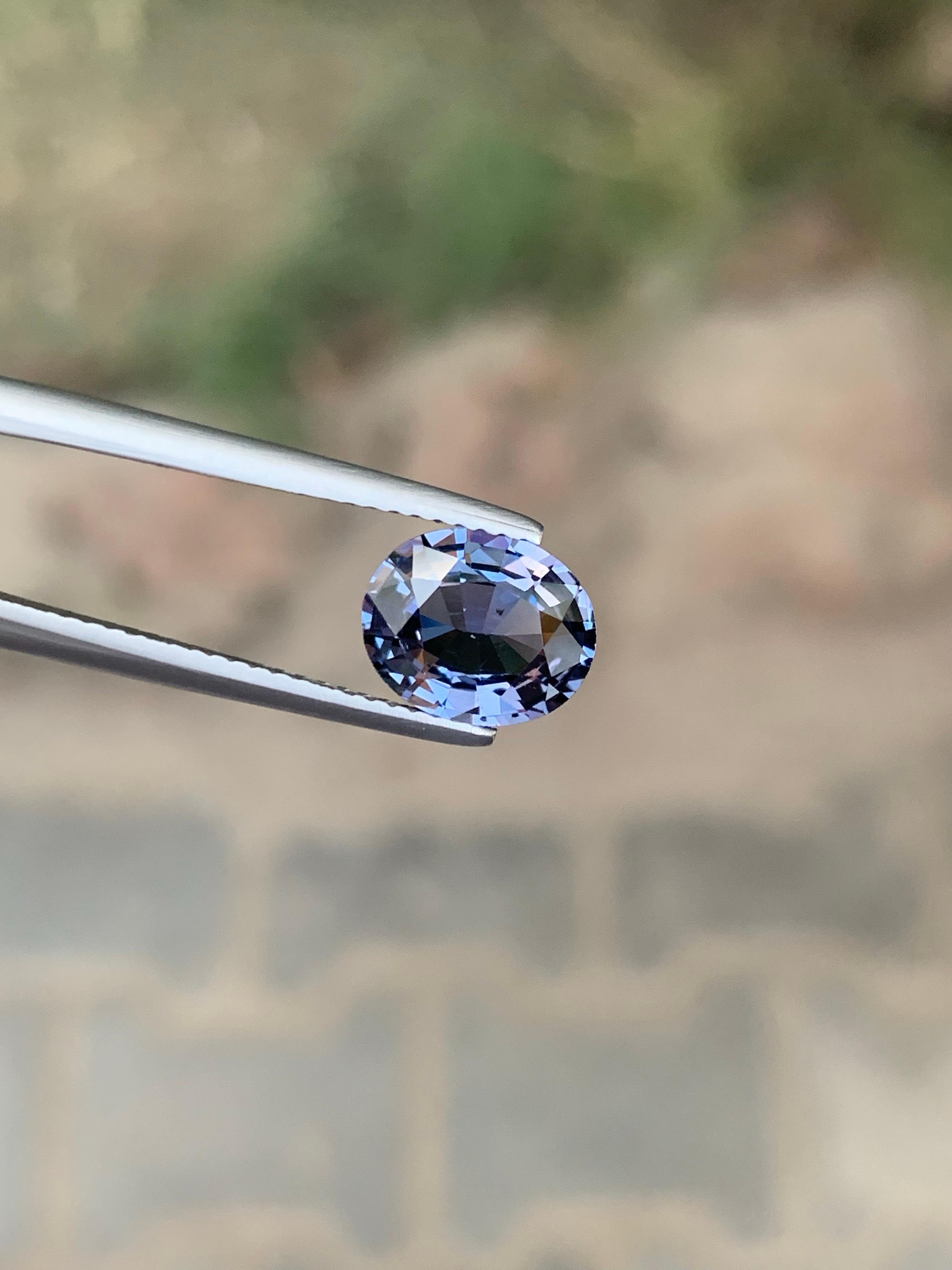 AIG zertifiziert 2,09 Karat natürlichen losen Spinell ovale Form Edelstein aus Tansania für Damen oder Herren im Angebot