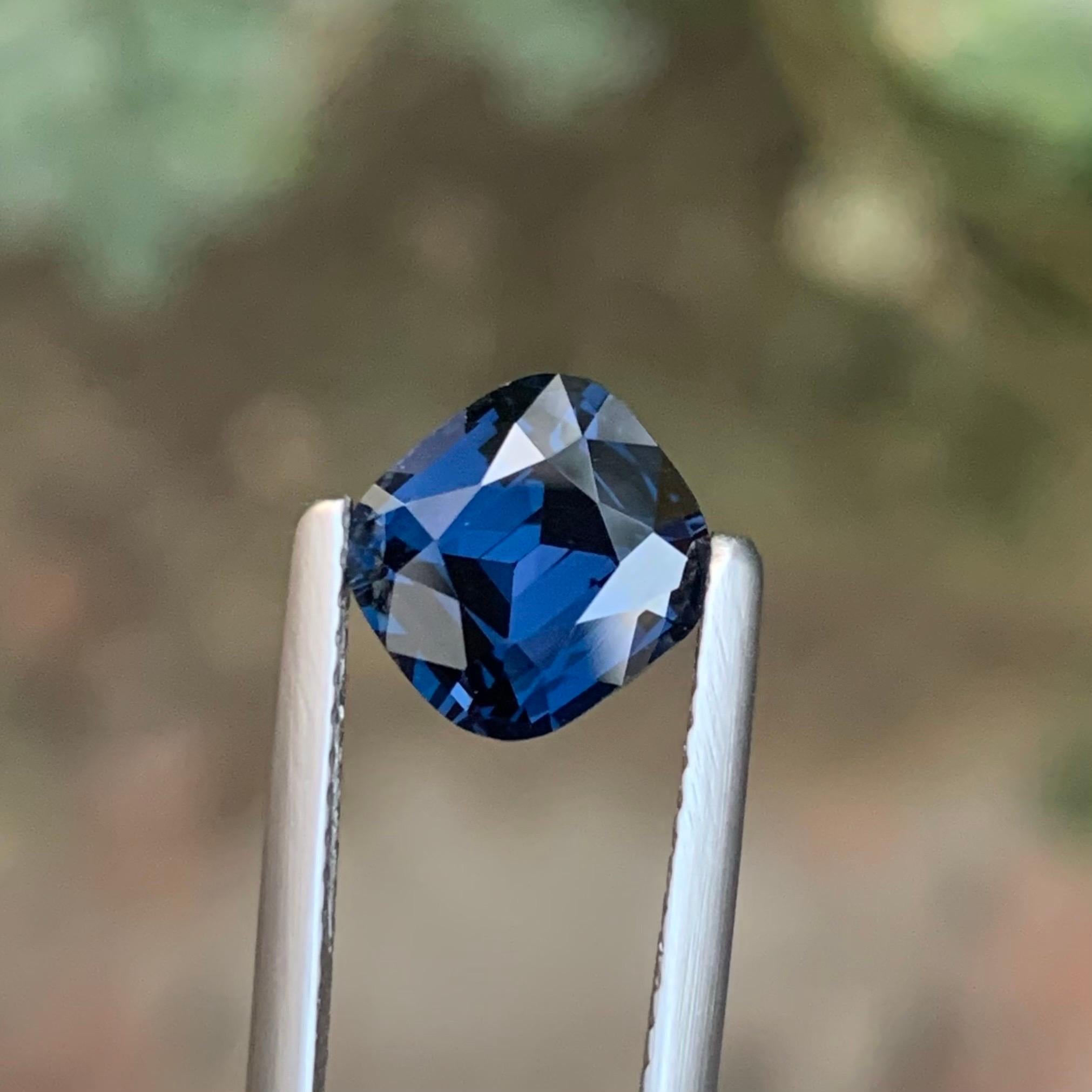 AIG zertifiziert 2,11 Karat natürliche lose Kobalt Spinell Kissenschliff Edelstein im Zustand „Neu“ im Angebot in Peshawar, PK