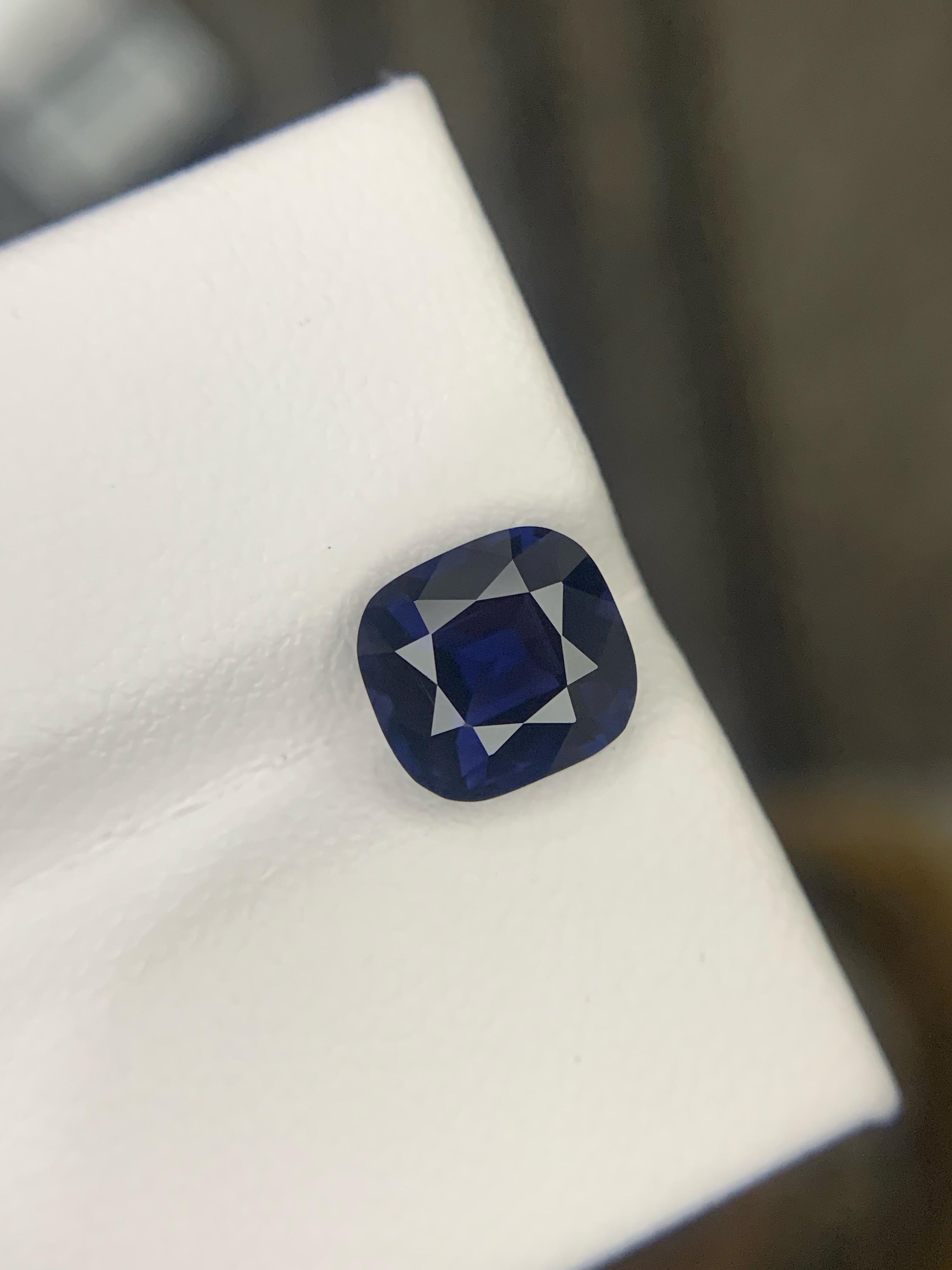 AIG zertifiziert 2,11 Karat natürliche lose Kobalt Spinell Kissenschliff Edelstein für Damen oder Herren im Angebot