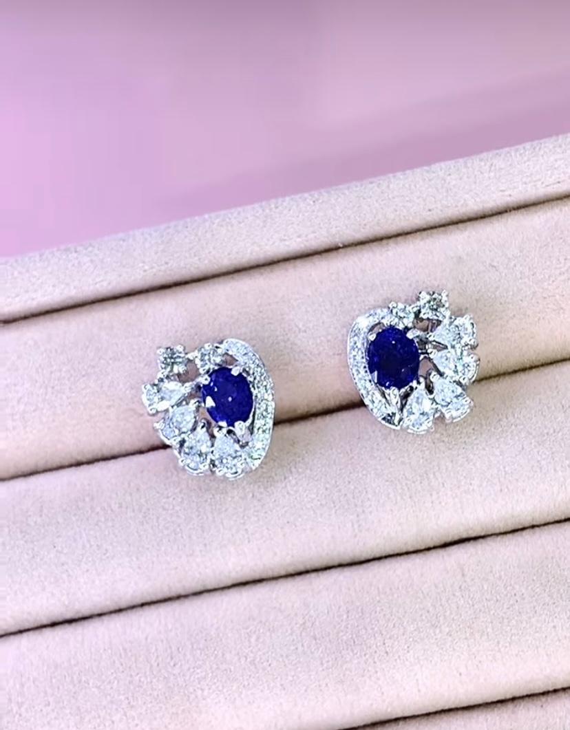 Taille ovale AIG - Certification 2.15 carats  Boucles d'oreilles or 18K saphirs de Ceylan 1.55 ct diamants en vente
